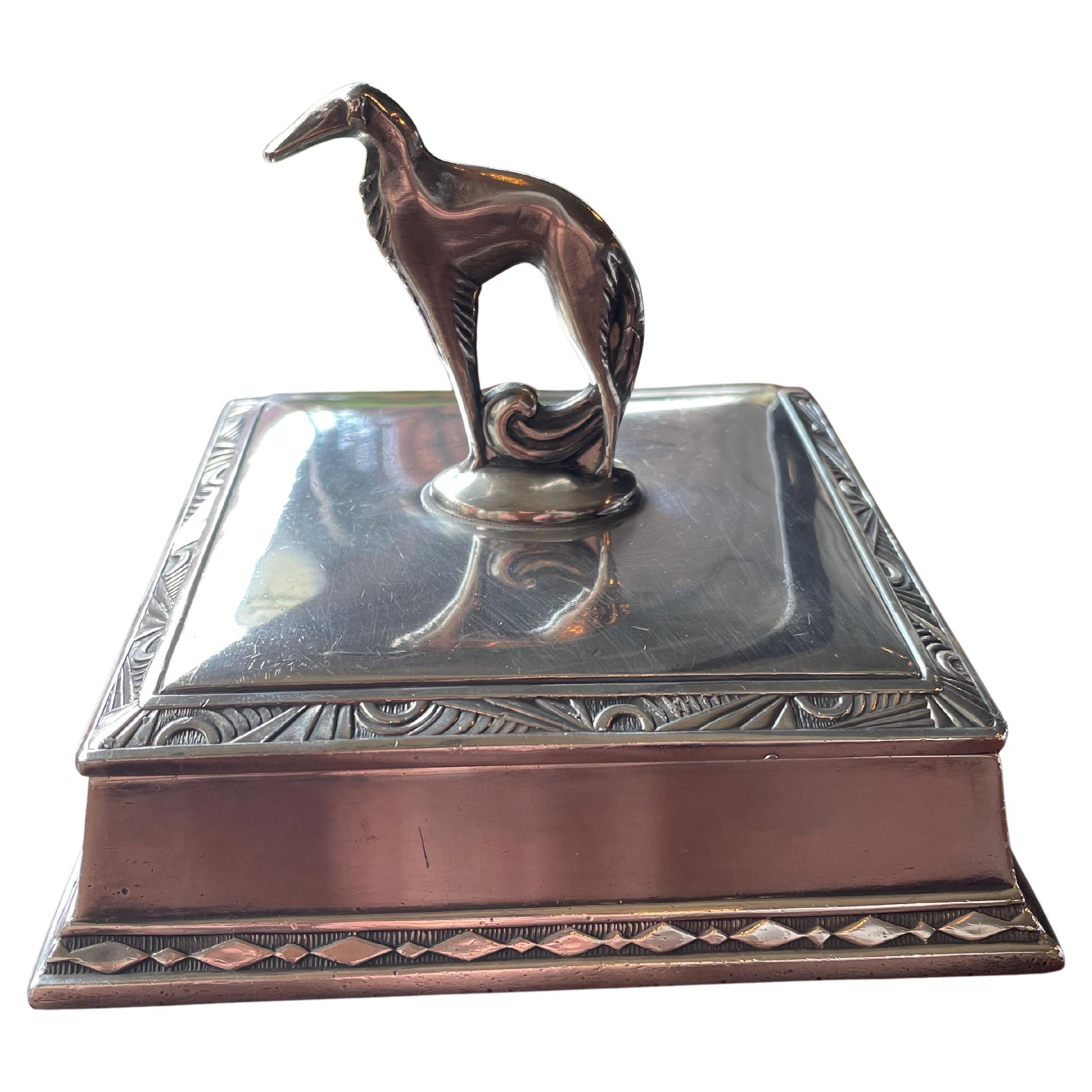 Kommodenbox mit Barsoi-Hundefigur im Angebot
