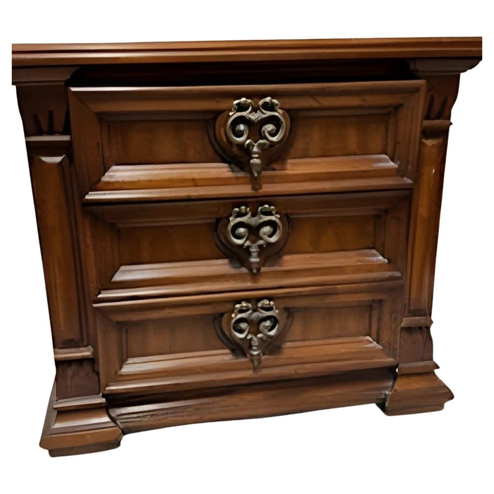 Table de nuit à 3 tiroirs de Drexel Furniture en vente