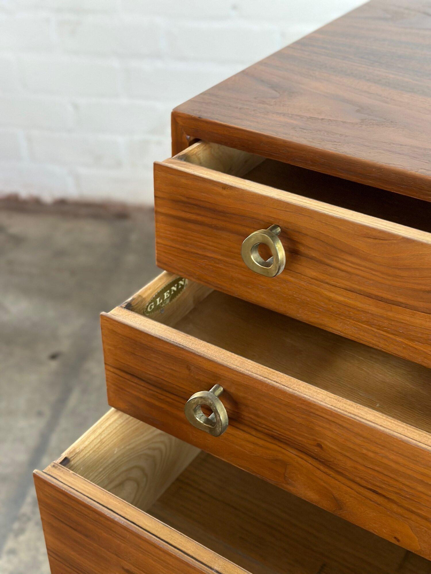 Dresser by Glenn of California in Walnut In Good Condition In Los Angeles, CA