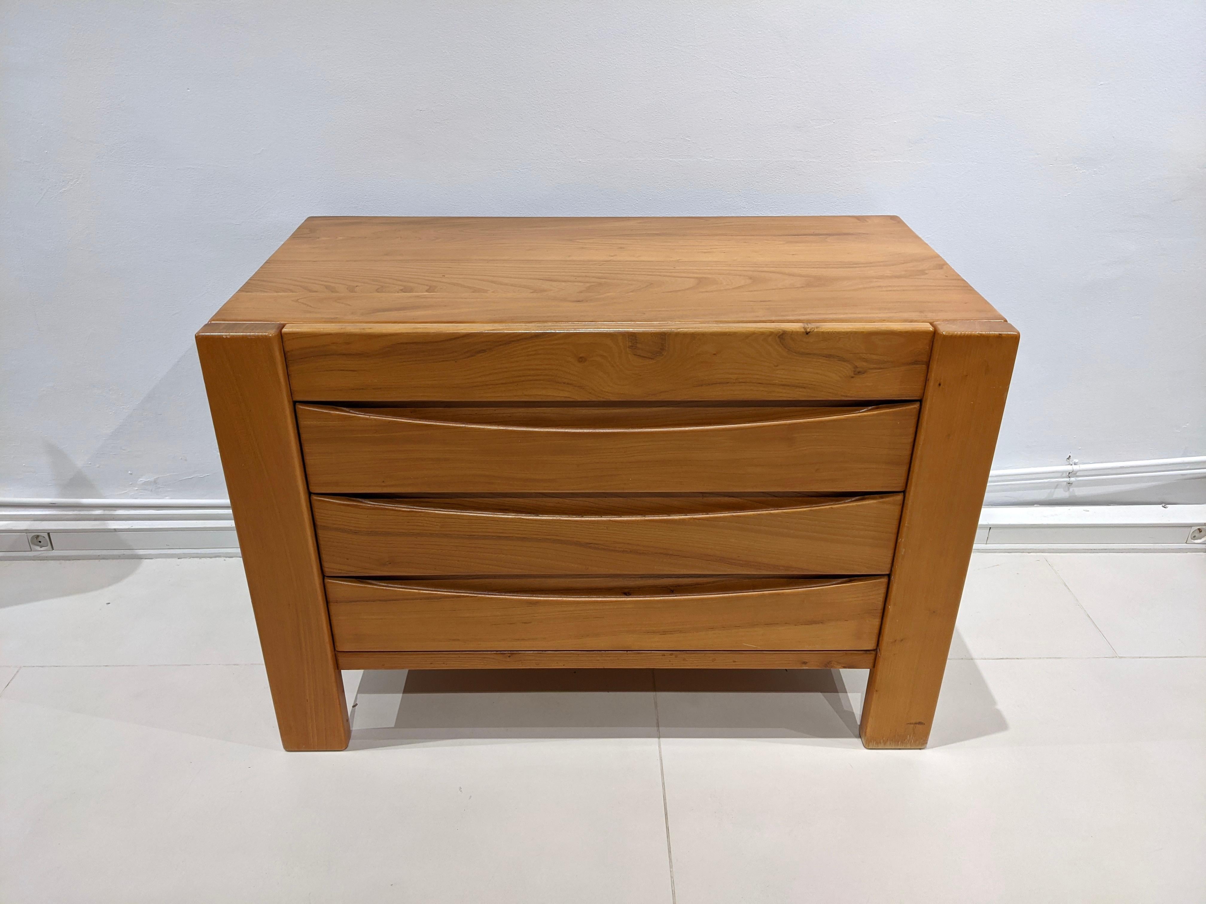 Dresser in elm massive by Maison Regain. 1980's. Three drawers. Very good condition.
 