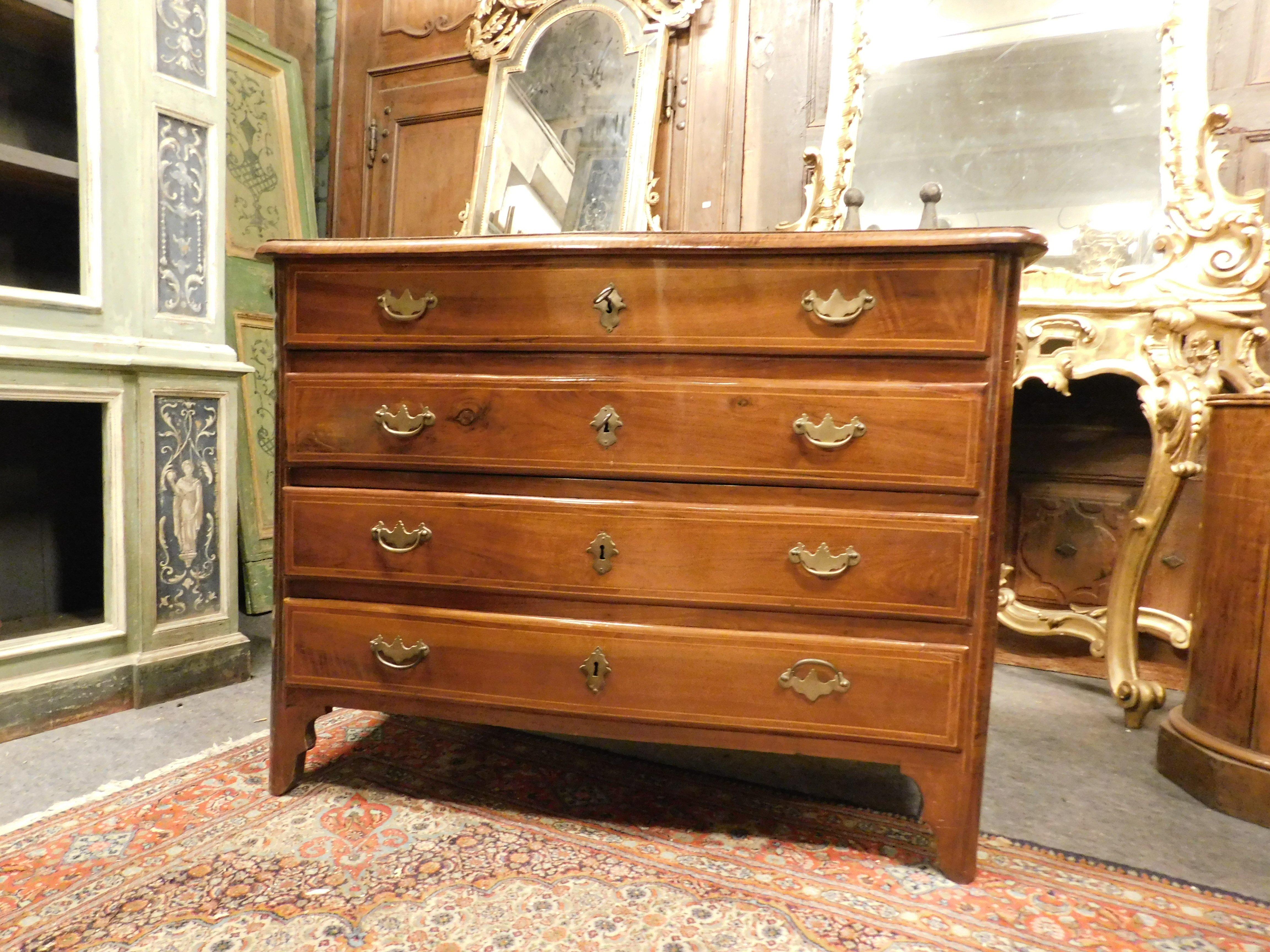 ancient chest of drawers, walnut chest of drawers, richly veneered and inlaid, with wavy drawers typical of the late Baroque, was created to be placed in an ancient bedroom, hand-built by a craftsman of the time in Italy (from Piedmont), original