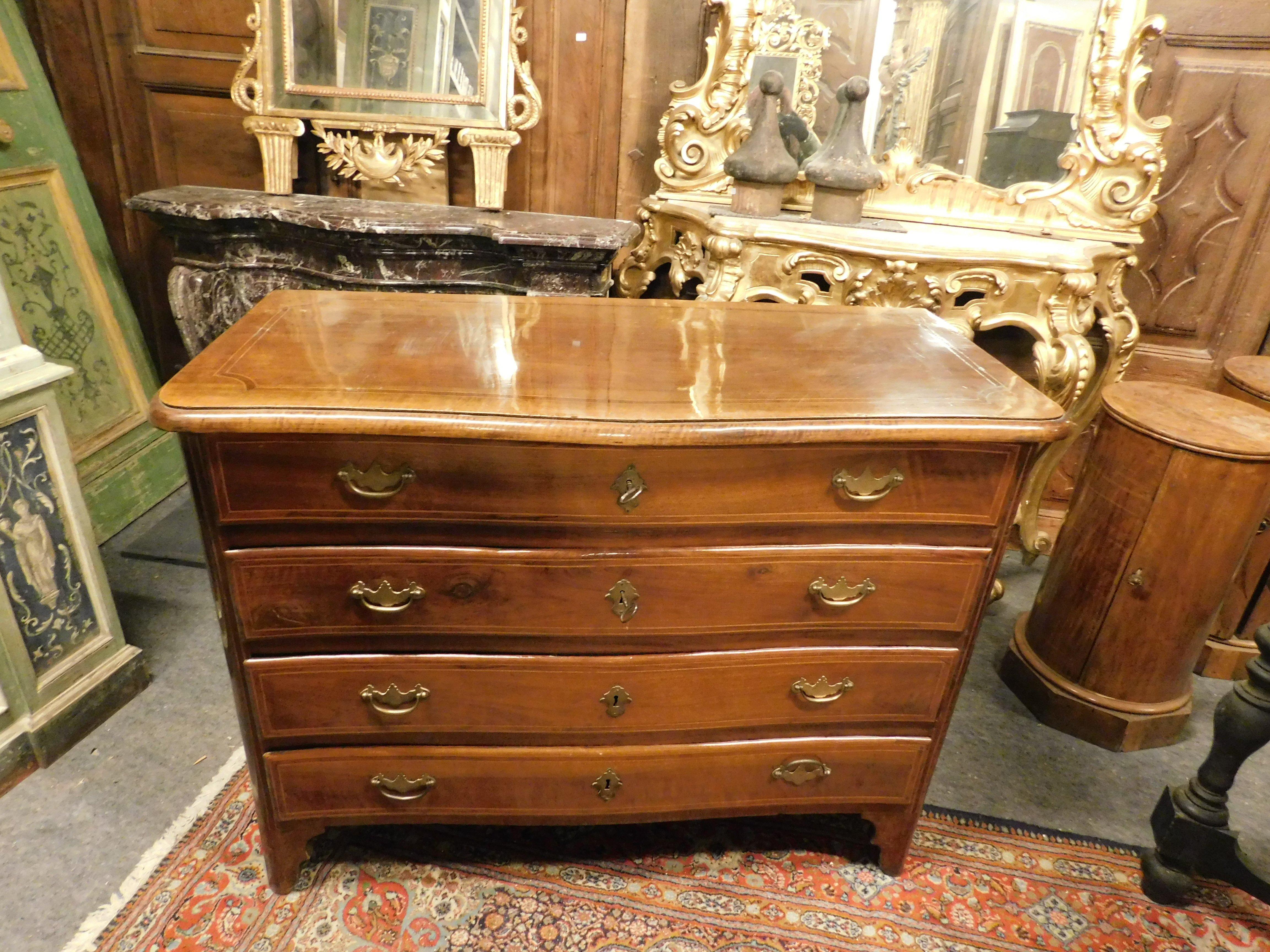 Dresser, chest of drawers in walnut, veneered and inlaid, Italy In Good Condition For Sale In Cuneo, Italy (CN)
