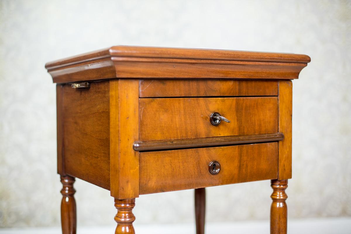 Impiallacciato Comò / Scrivania / Tavolino da toilette in venerato marrone con mogano, circa 1860 in vendita