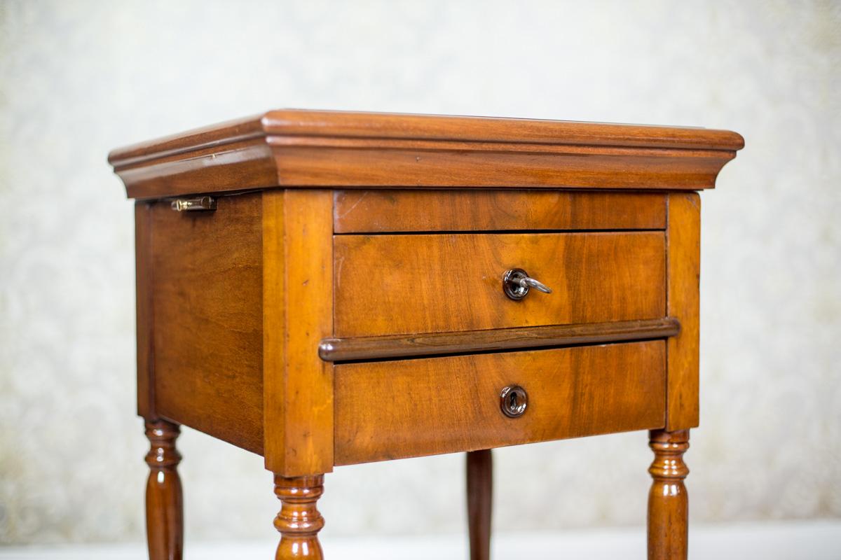 Veneer Dresser / Desk / Dressing Table in Brown Venered with Mahogany, circa 1860 For Sale