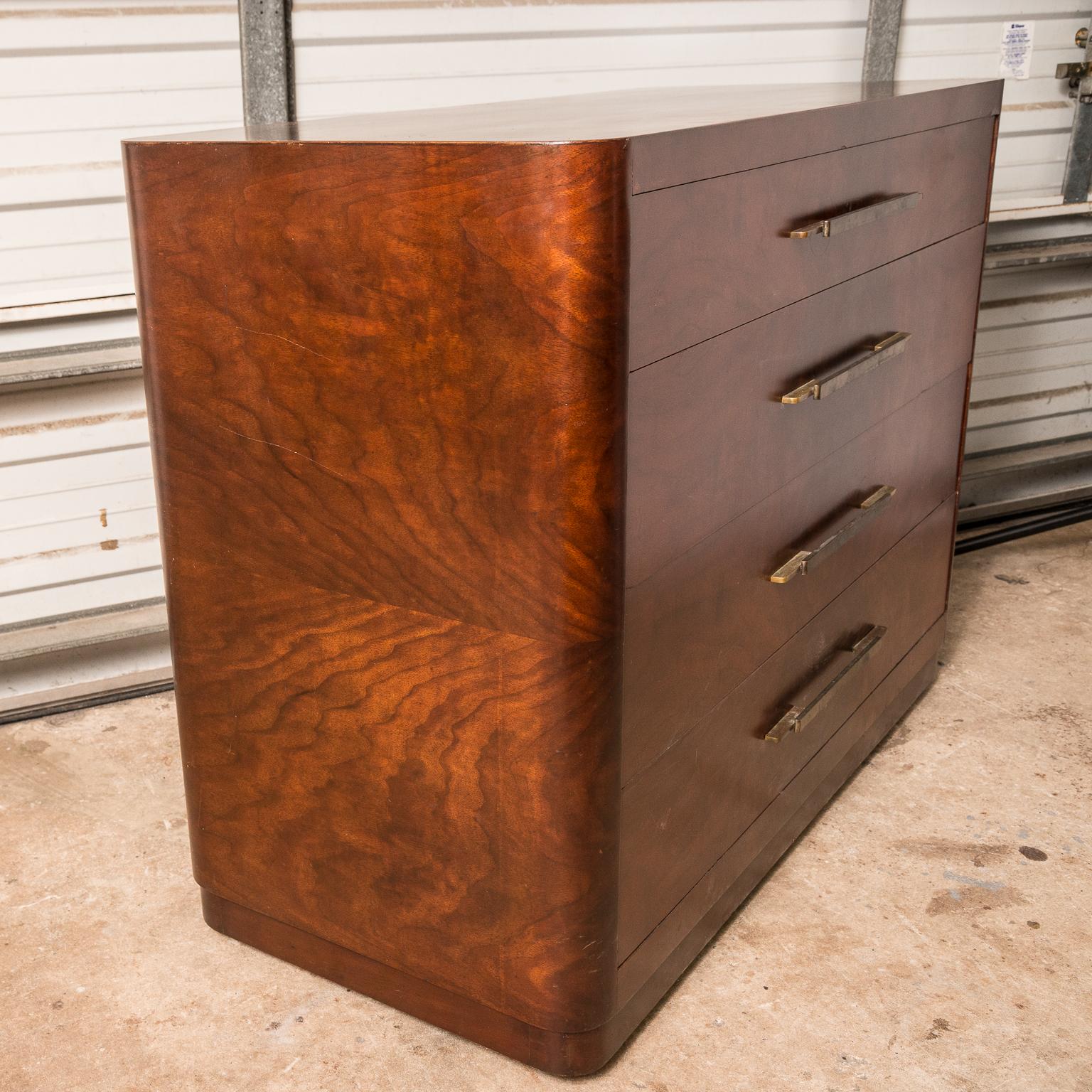 Americano Comò nello stile di Donald Deskey in vendita