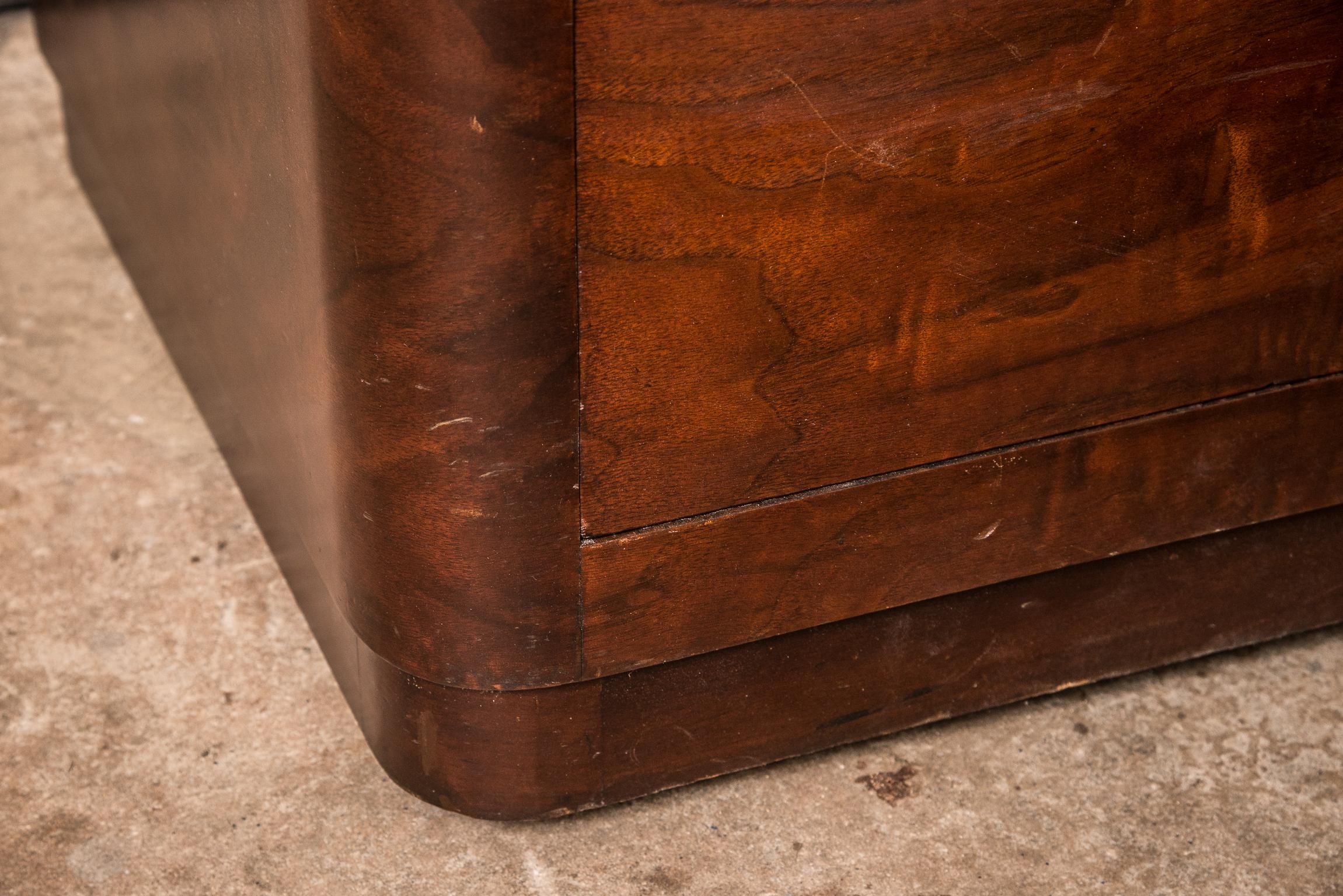 Comò nello stile di Donald Deskey in vendita 2