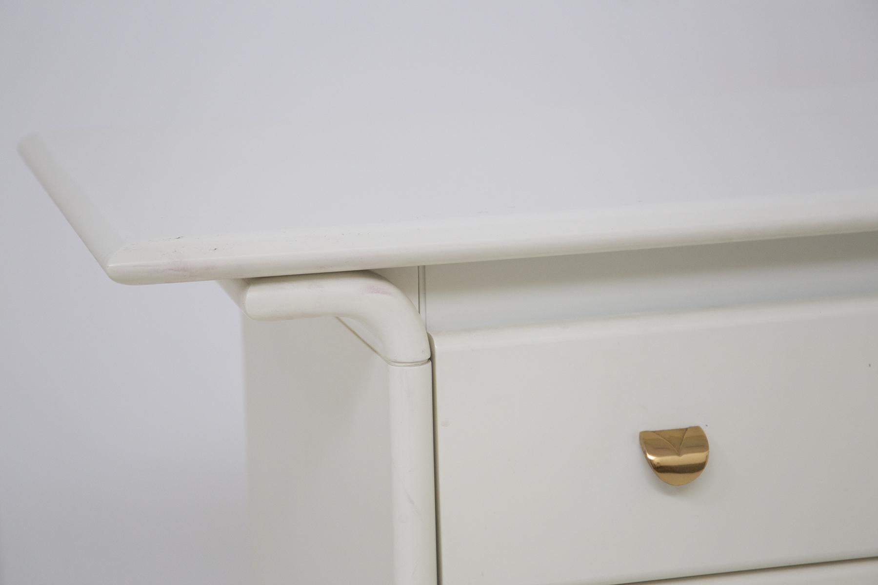 Dresser in White Lacquered Wood by Pierre Cardin, Original Signature In Good Condition For Sale In Milano, IT