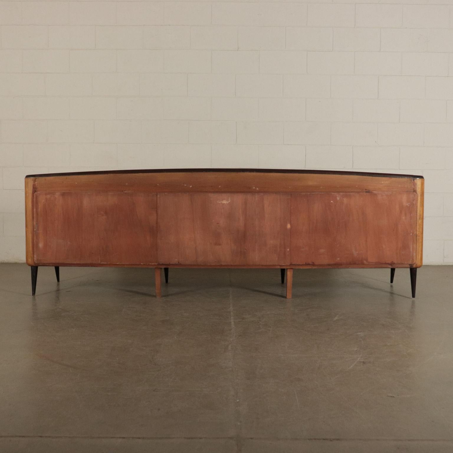 Commode en placage de loupe d'acajou Italie 1950s-1960s Italian Prodution en vente 6