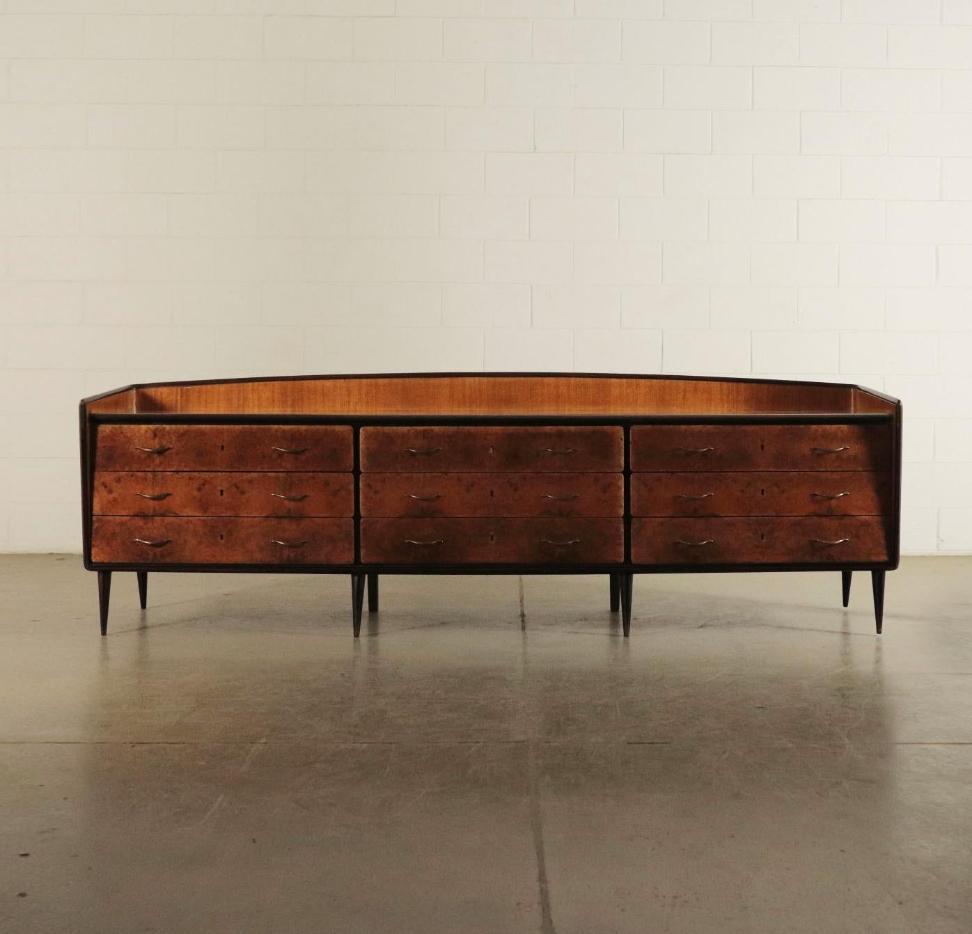 Commode en placage de loupe d'acajou Italie 1950s-1960s Italian Prodution en vente 7
