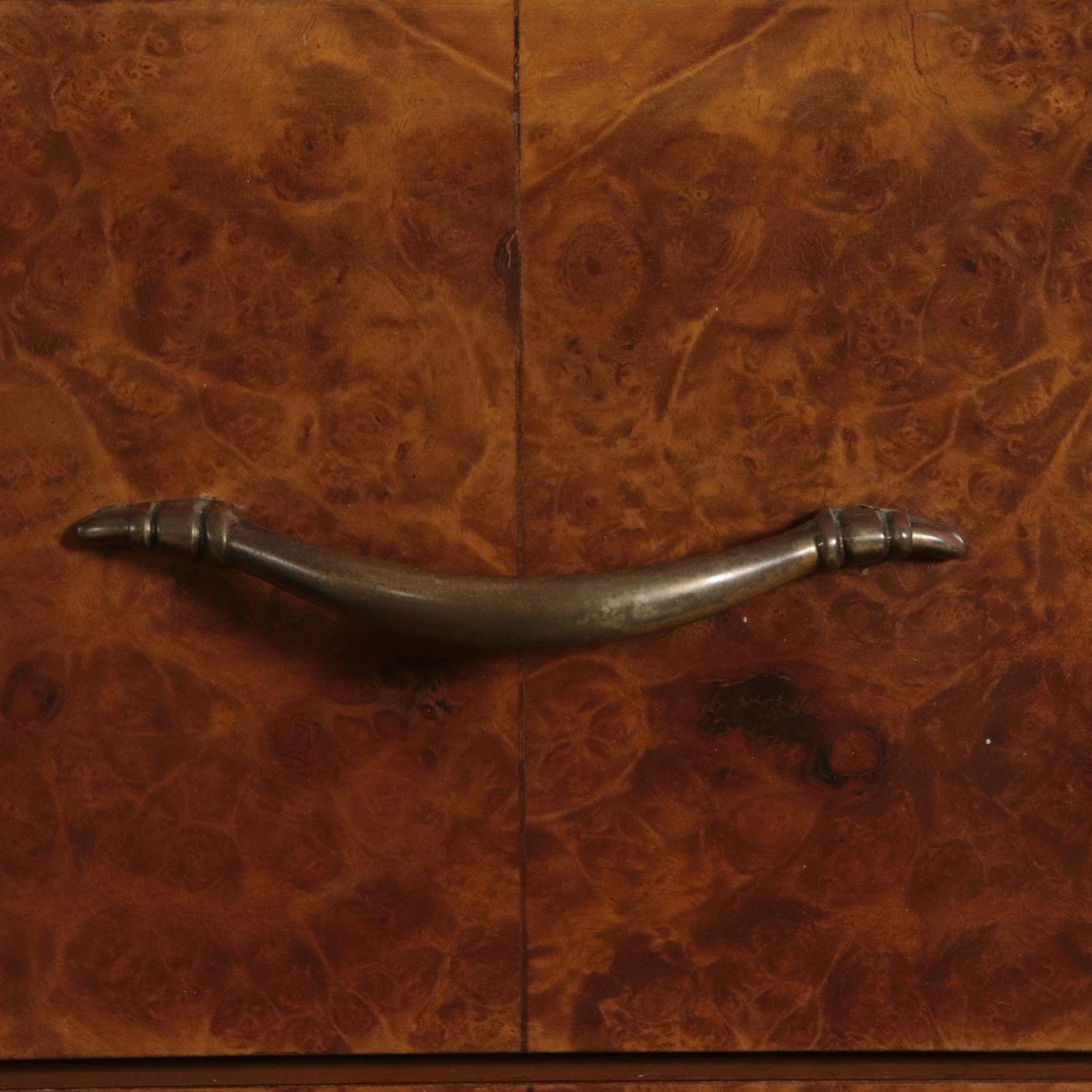 Acajou Commode en placage de loupe d'acajou Italie 1950s-1960s Italian Prodution en vente