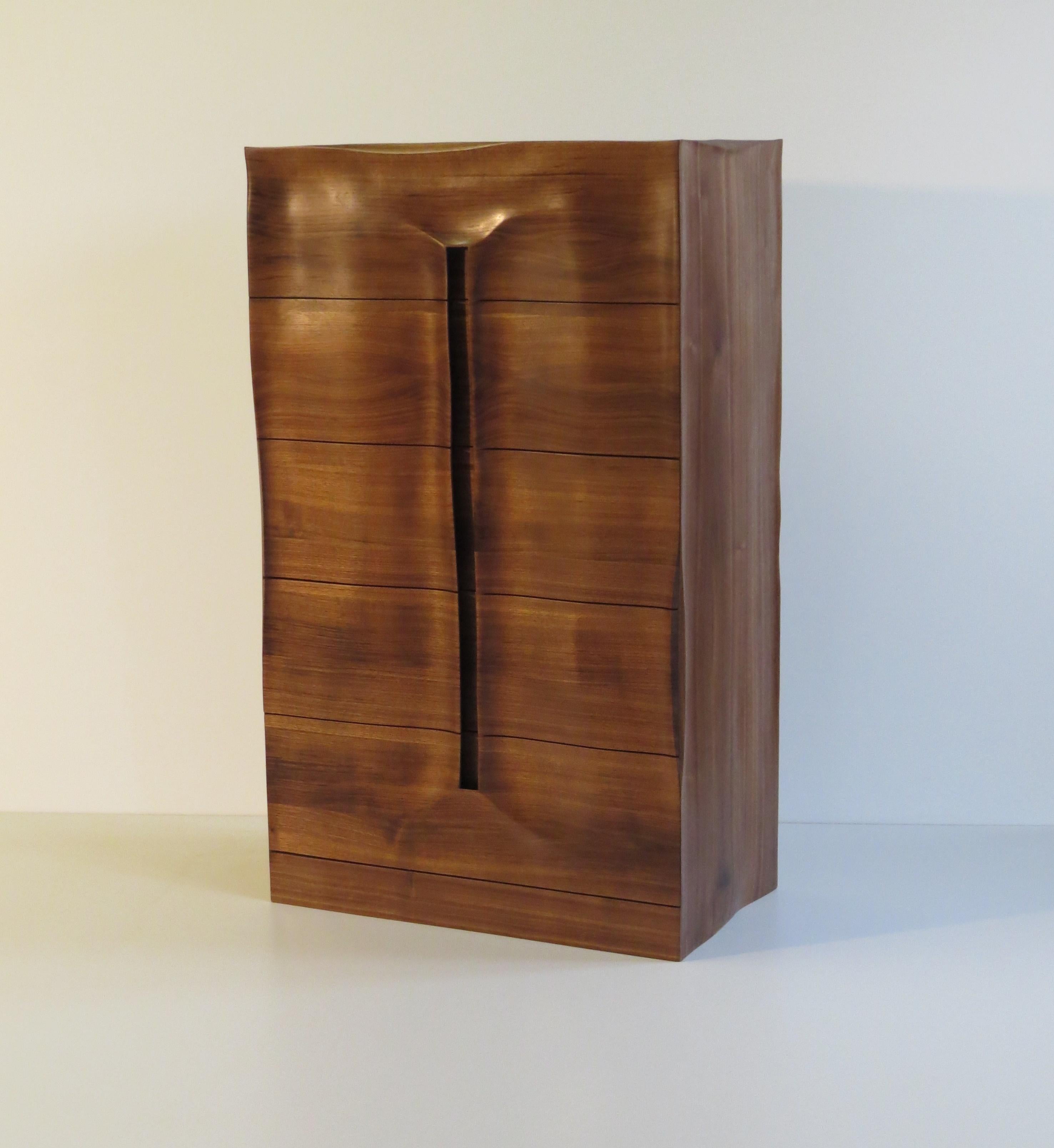 Solid wood chest of drawers 