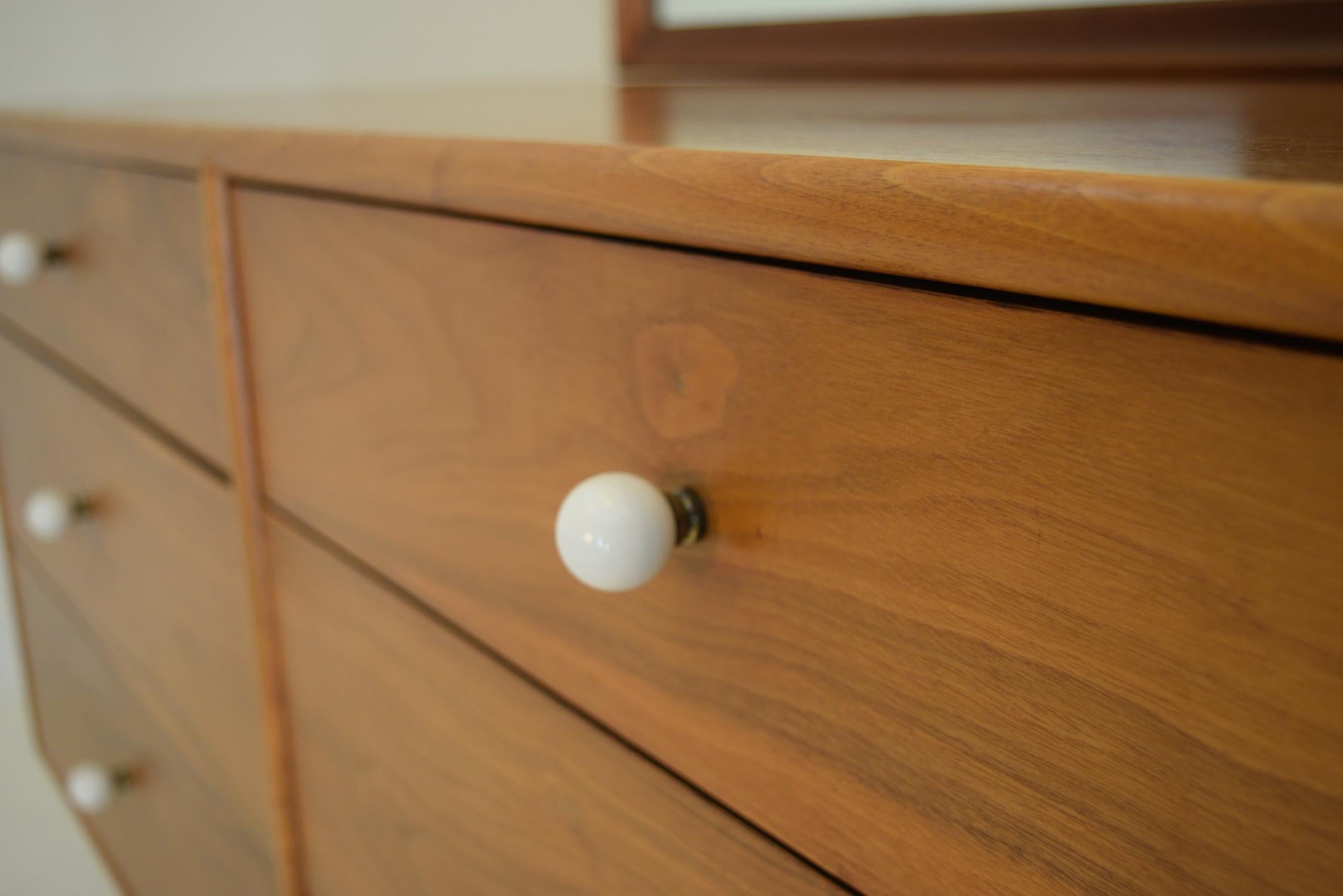 Dresser Suite and Mirror by Kipp Stewart for Drexel in Walnut In Good Condition In South Charleston, WV