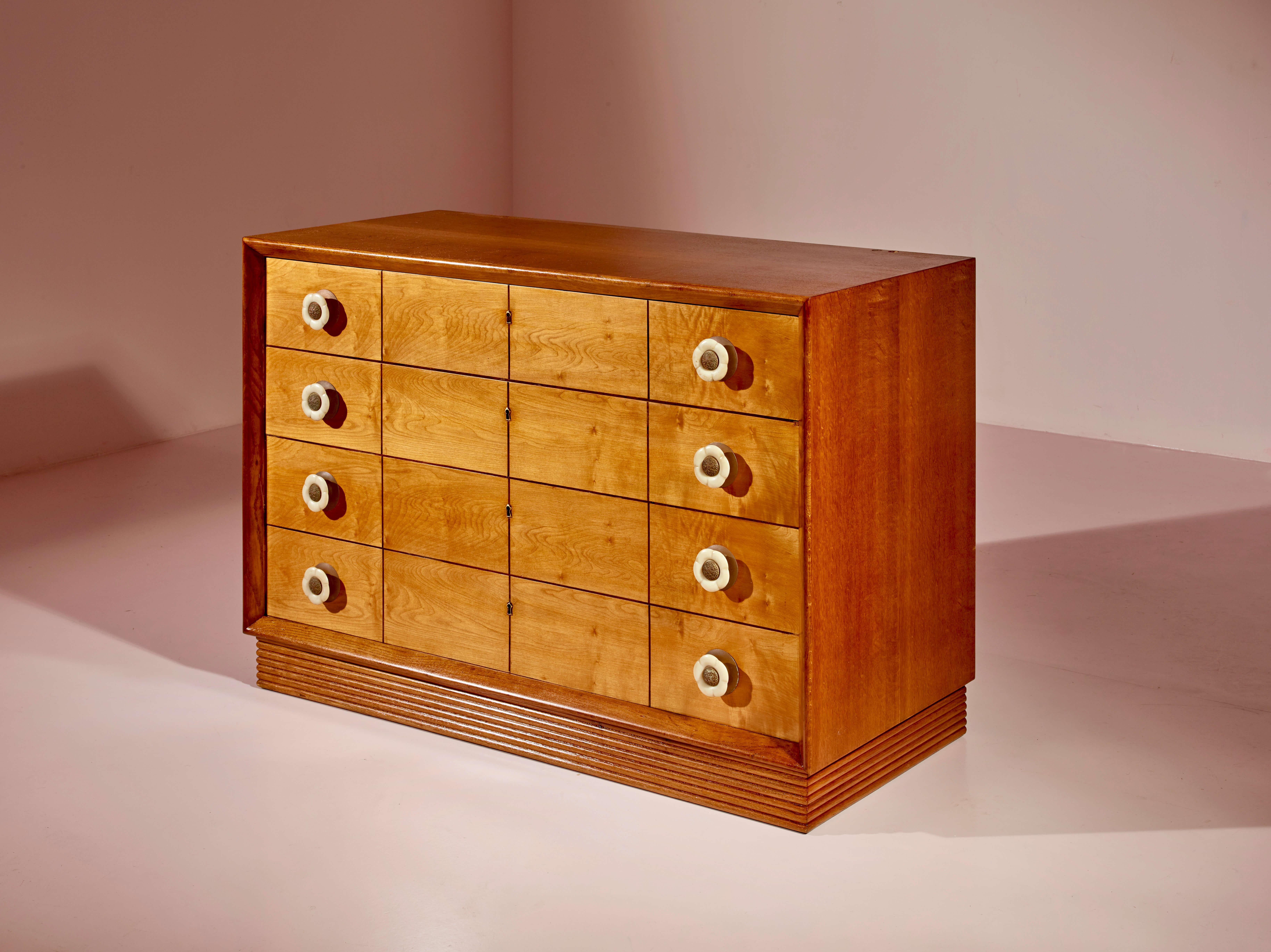 Mid-20th Century Dresser with Four Drawers and Mirror, Oak Structure, Maple Drawers, Italy, 1940s
