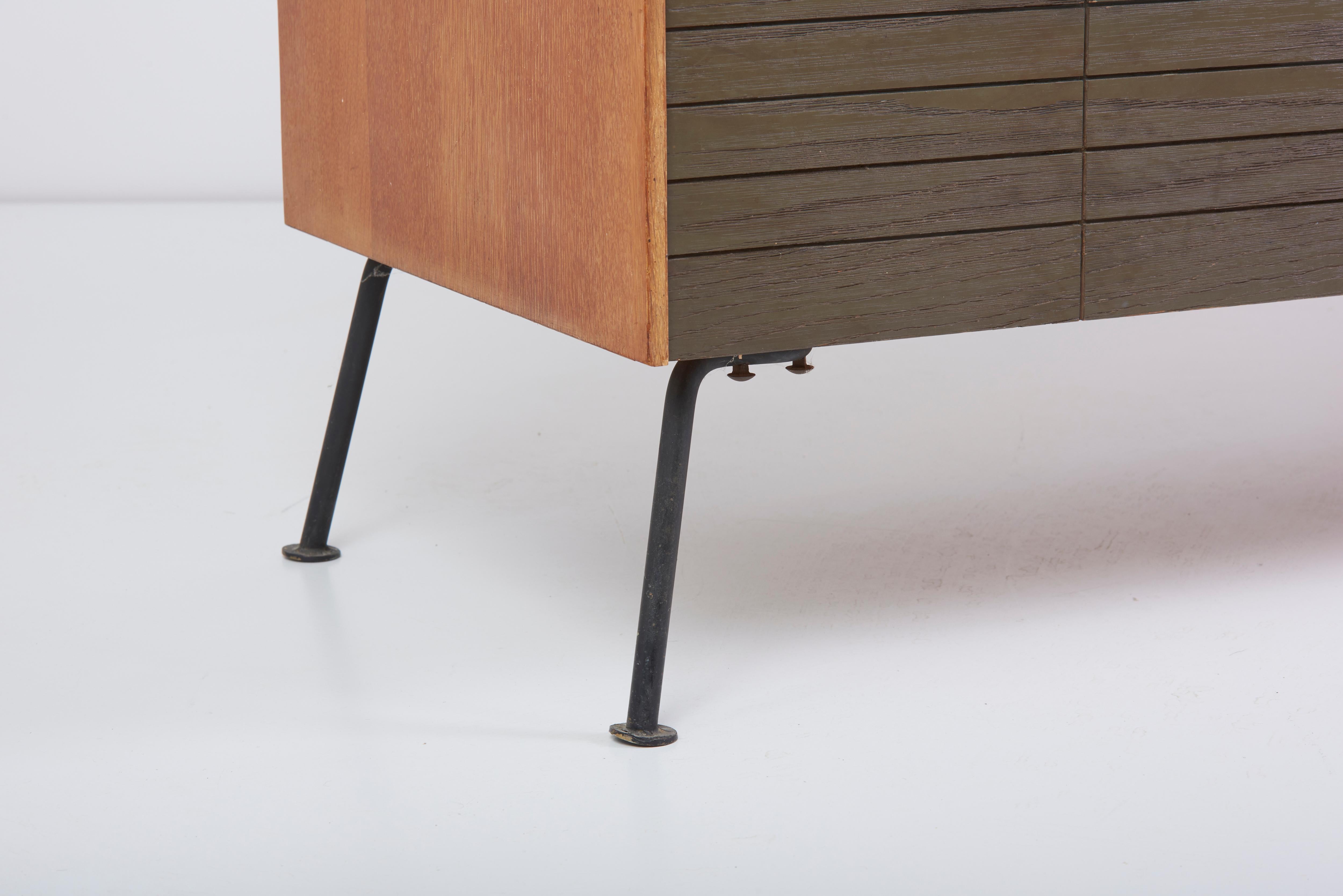 Dresser with Stool by Raymond Loewy for Mengel Furniture Company, Us, 1950s In Good Condition In Berlin, DE