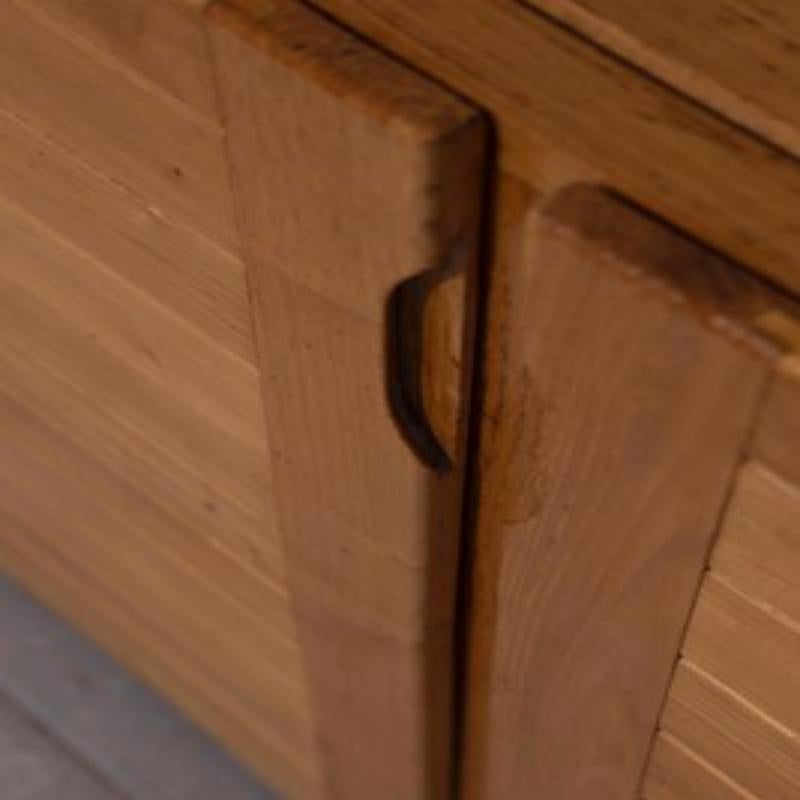 Legno Comò di Mountain Design per Les Arcs in stile Perriand, anni '50 in vendita