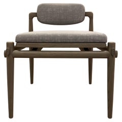 Fauteuil de coiffeuse tapissé Interlock Andr Fu Living en chêne gris vif, moderne et neuf