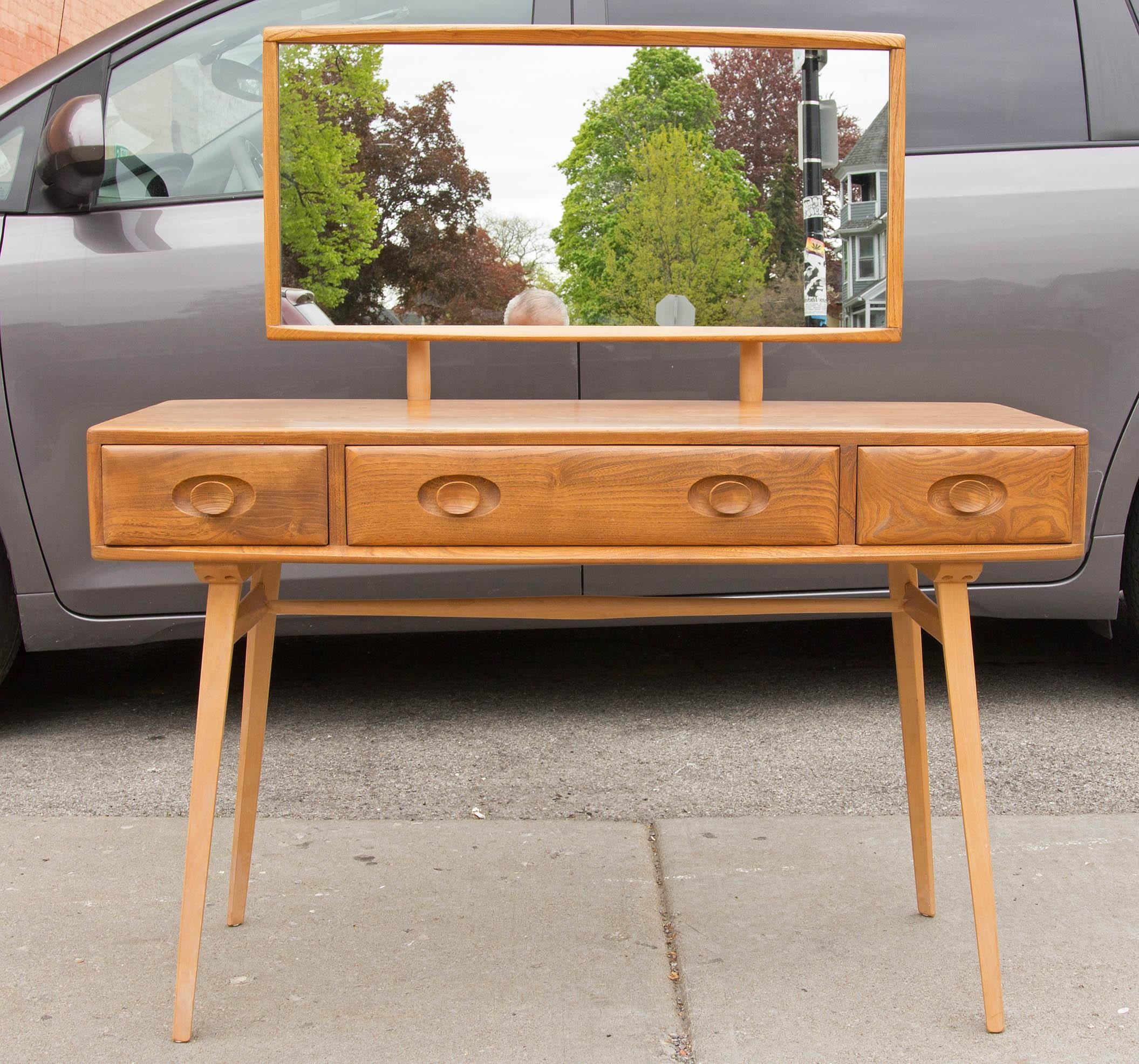 Mid-Century Modern dressing table. Solid elm and beech. Superb craftsmanship, circa 1960s. 