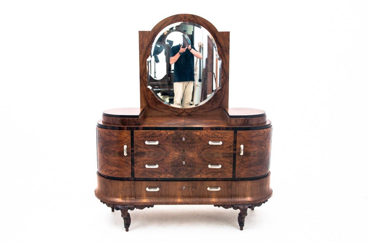 Italian chest of drawers with a mirror - Art Deco dressing table from the early 20th century.

The furniture is in very good condition, after professional renovation.

Made of walnut wood.

Dimensions:

Chest of drawers with mirror: height 183 cm /