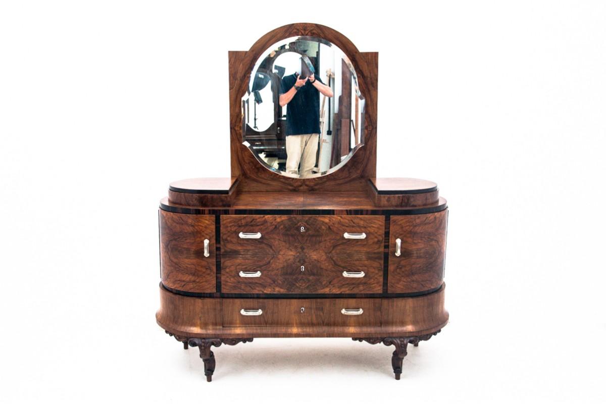 Commode italienne avec miroir - coiffeuse Art Déco du début du 20e siècle.

Le mobilier est en très bon état, après une rénovation professionnelle.

Fabriqué en bois de noyer.

Dimensions :

Commode avec miroir : hauteur 183 cm / largeur 162 cm /