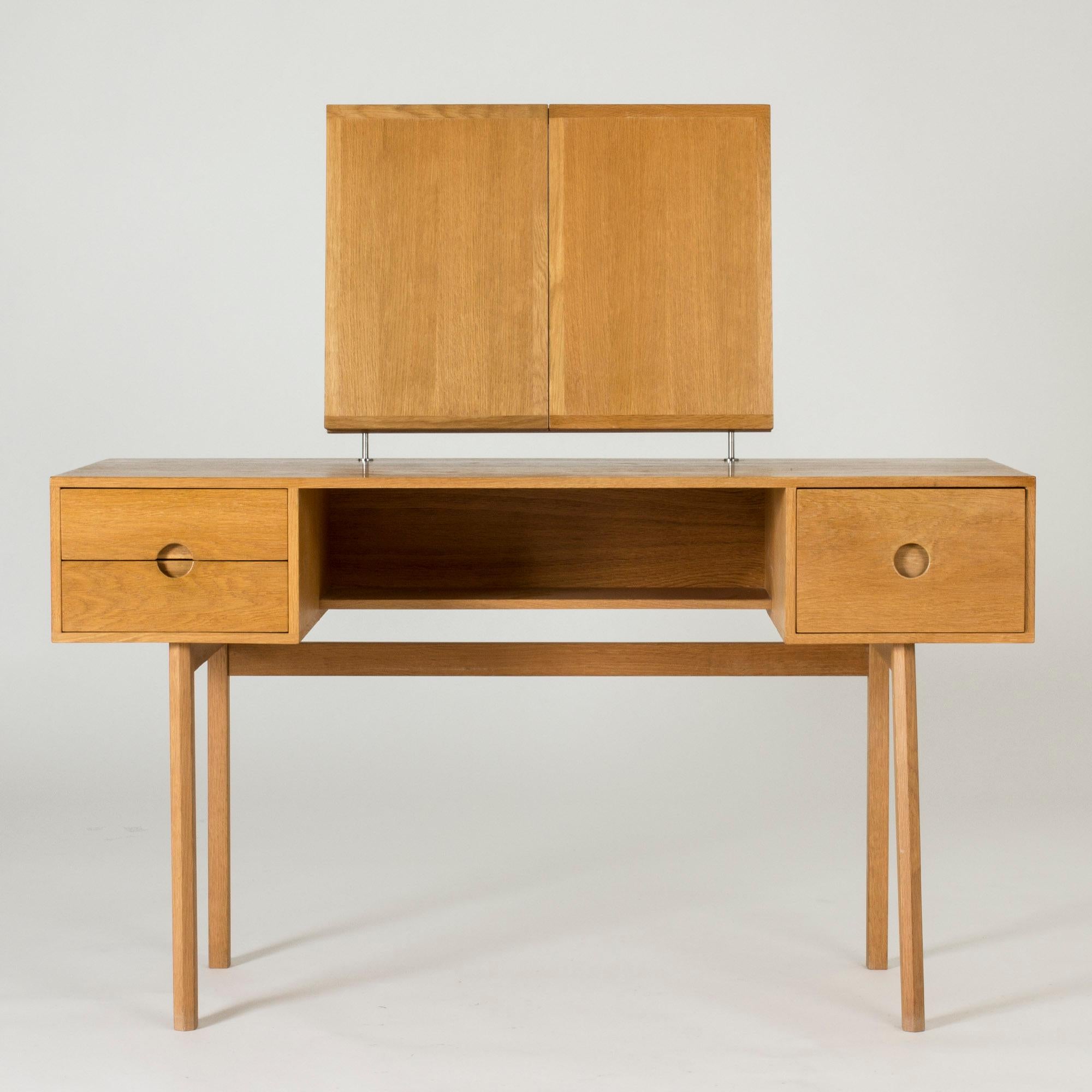 Dressing table by Aksel Kjersgaard, made from oak. Cool, graphic lines. Mirror with three sections, foldable. Nice, round sculpted handle drawers.