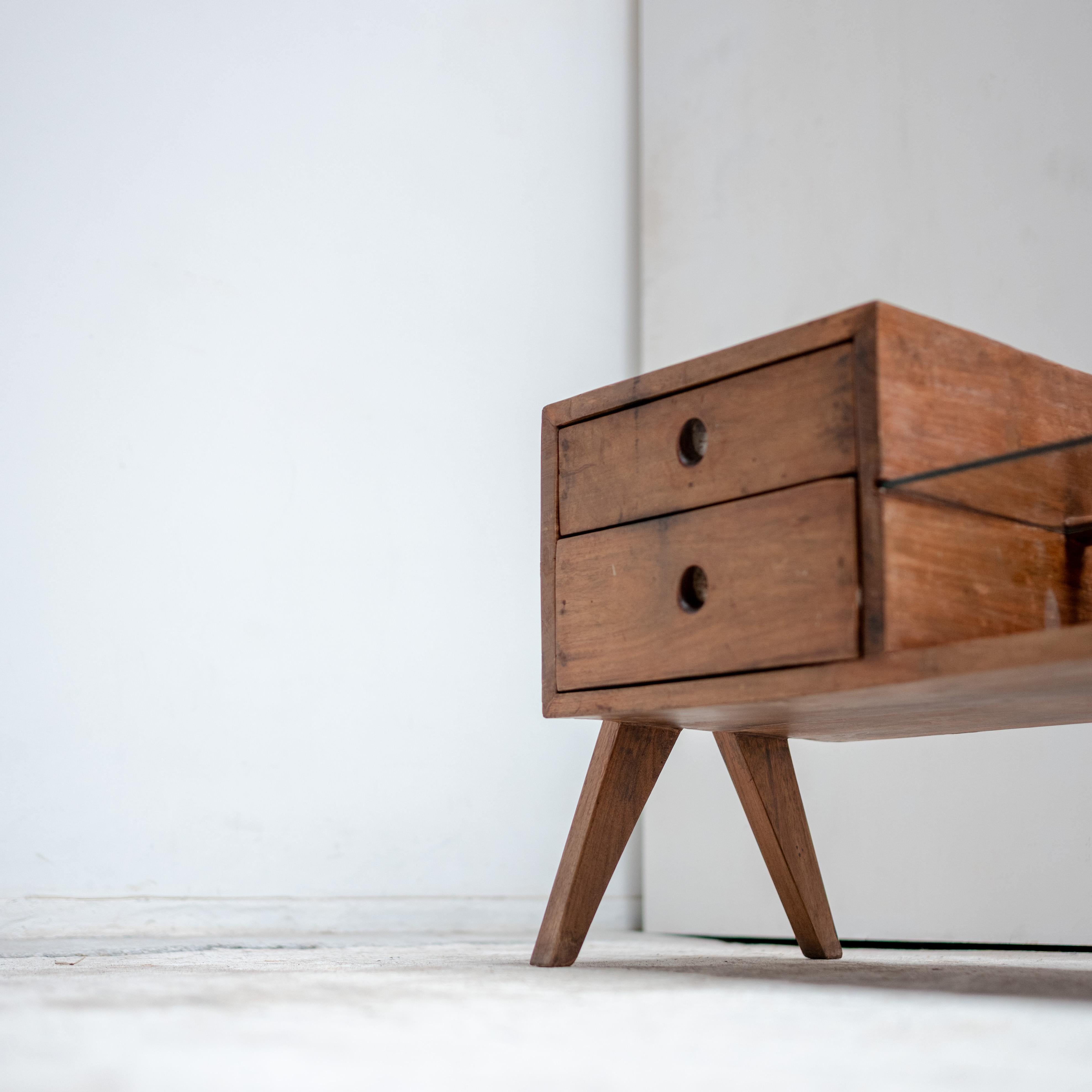 Frisiertisch von Pierre Jeanneret, Indien, 1960er Jahre im Angebot 1