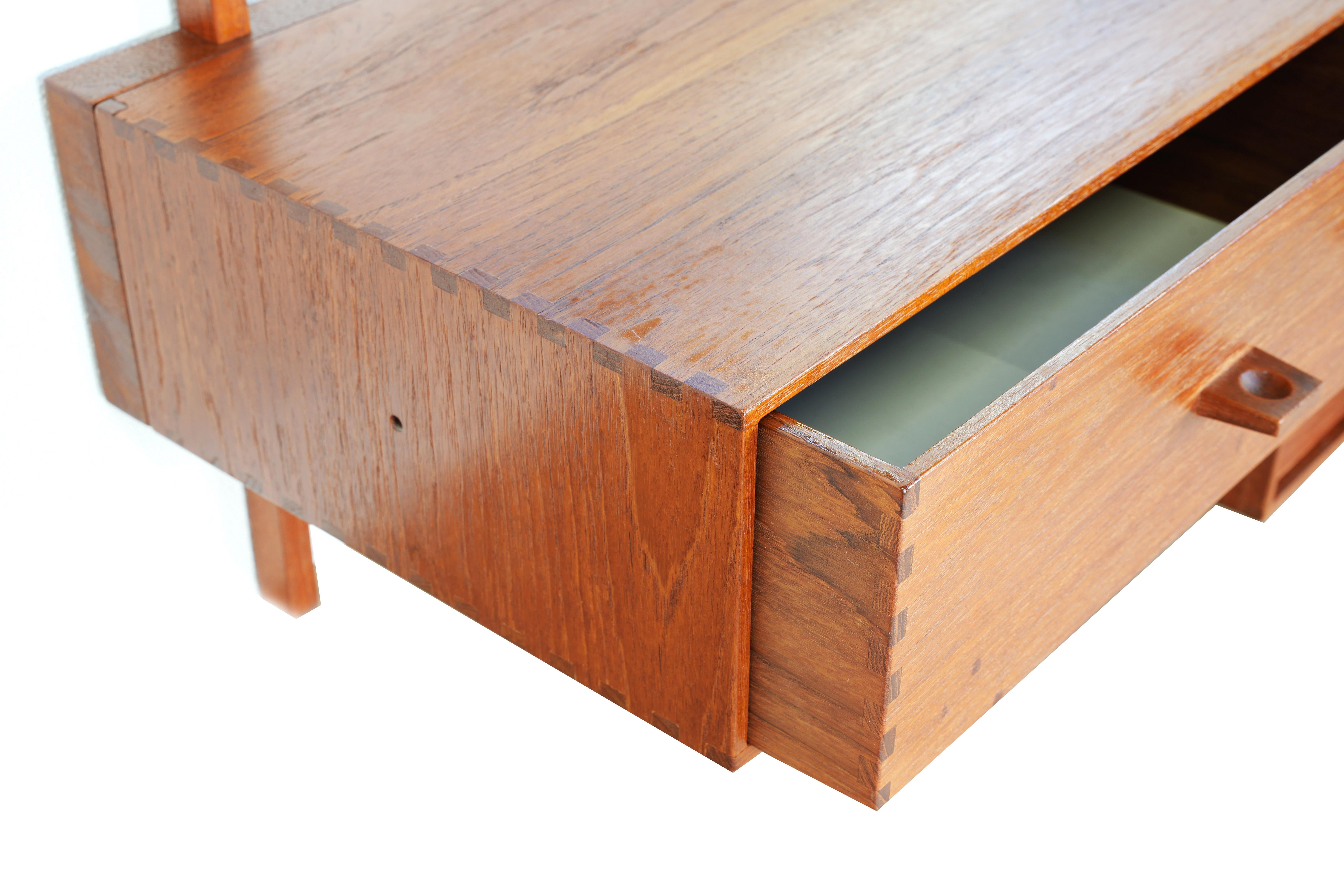 Dressing Table by Uno and Östen Kristiansson for Luxus Teak, Sweden 1960ies For Sale 1
