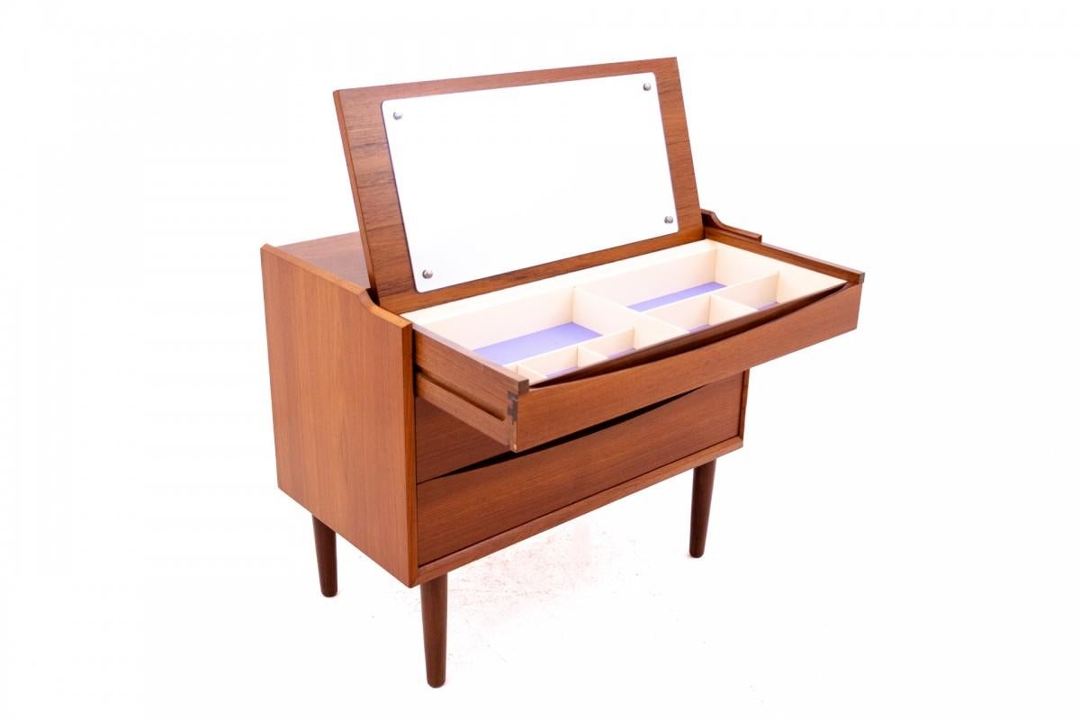Scandinave moderne Table de chambre danoise, design danois, années 1960 Après la rénovation. en vente