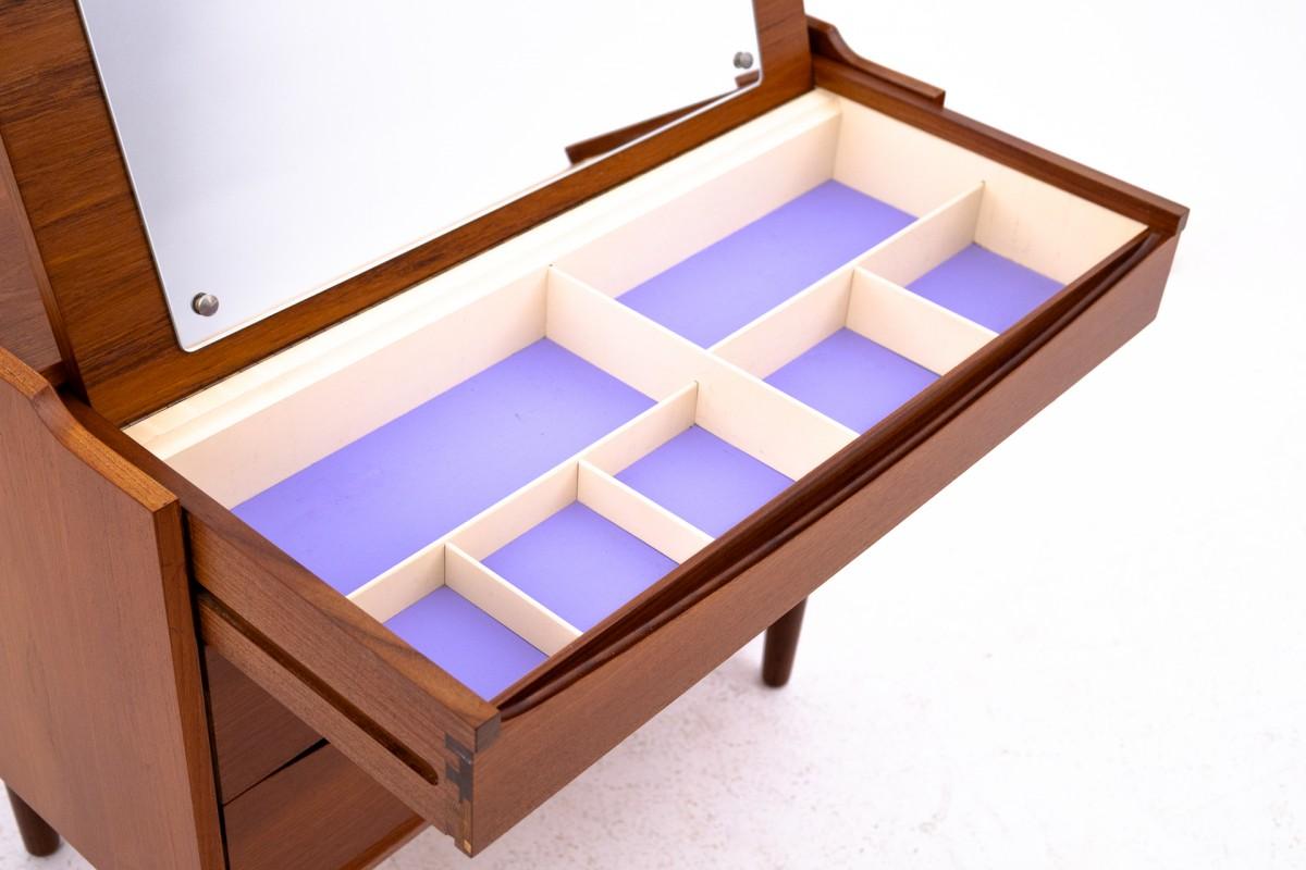 Milieu du XXe siècle Table de chambre danoise, design danois, années 1960 Après la rénovation. en vente
