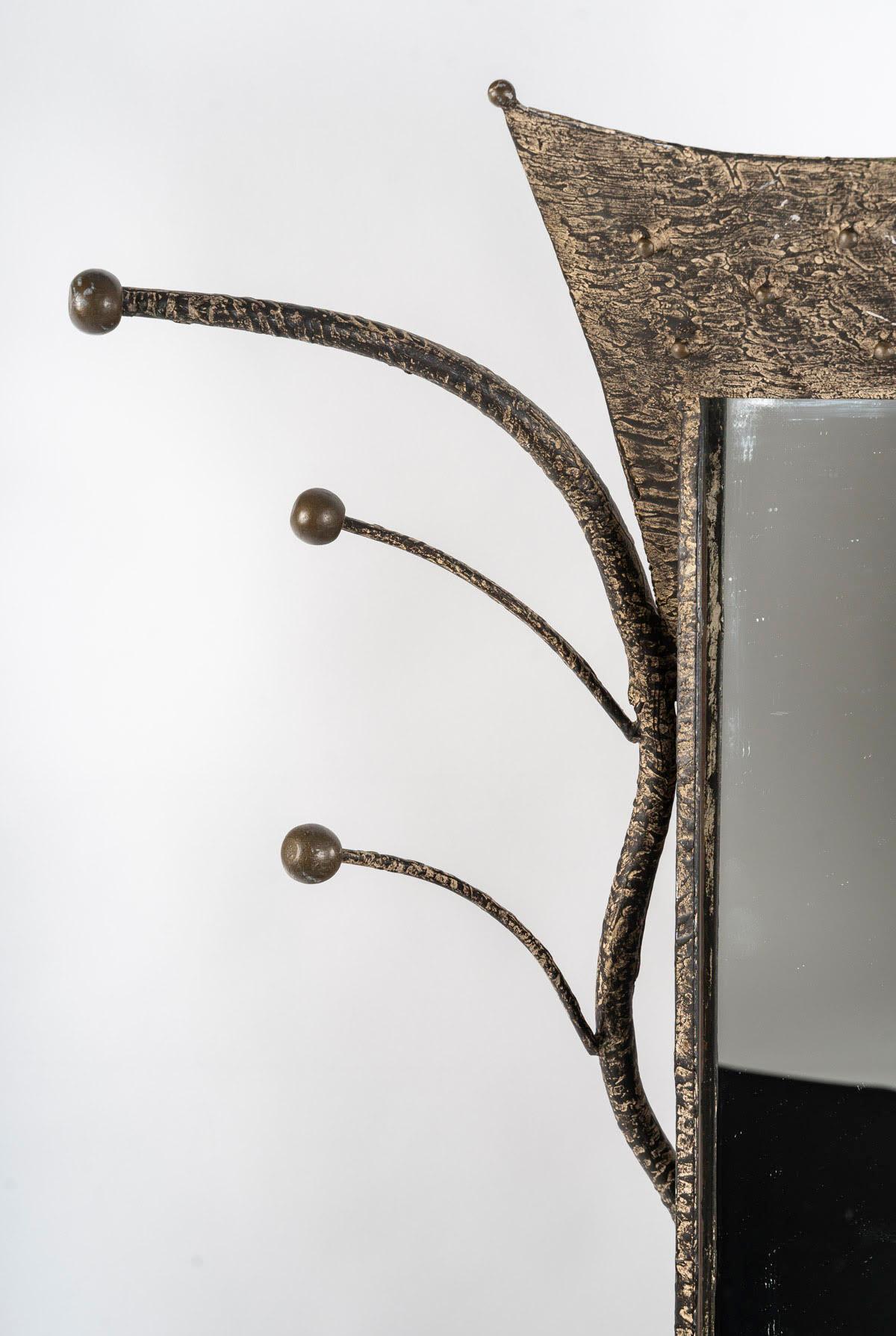Dressing table, designer coat stand with its patinated metal chair, 20th century.

Design dressing table, coat stand with integrated shelf and chair in patinated metal, seat in brown velvet.
Dressing table: H: 172 cm, W: 114 cm, D: 20.5 cm
Seat: H: