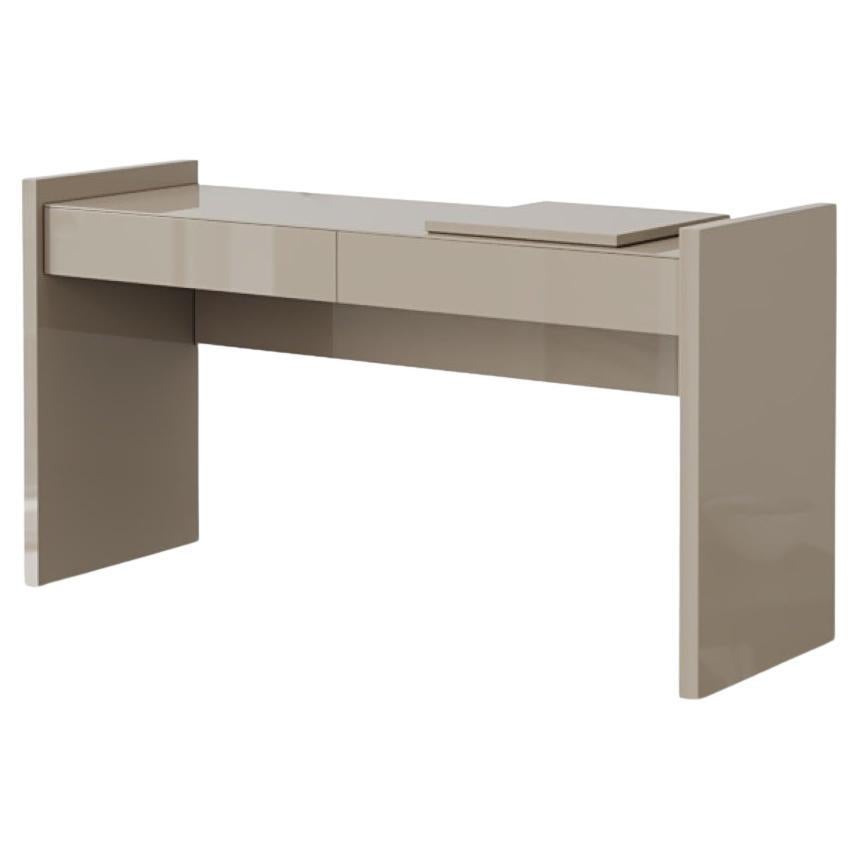 Tavolino/scrivania completamente personalizzabile nelle finiture laccate opache e lucide