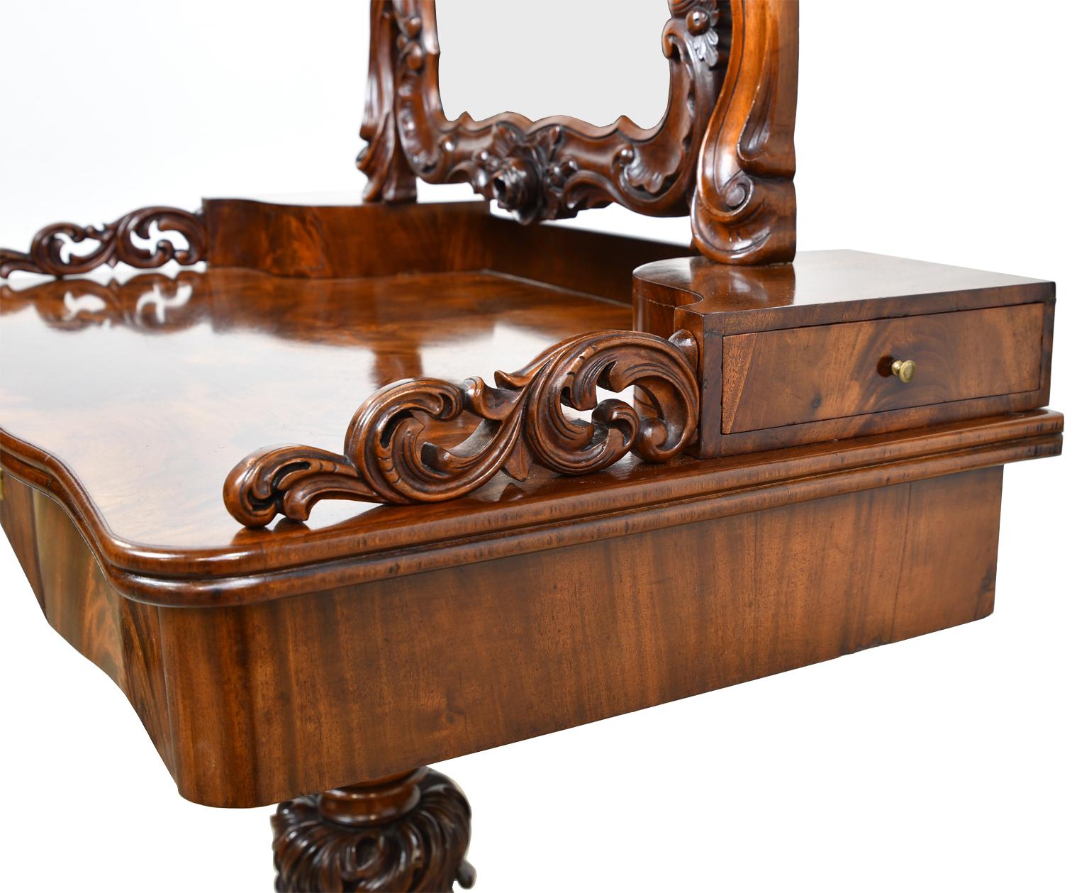 Table de toilette/meuble et miroir antique Karl Johan en acajou avec sculptures rococo en vente 8