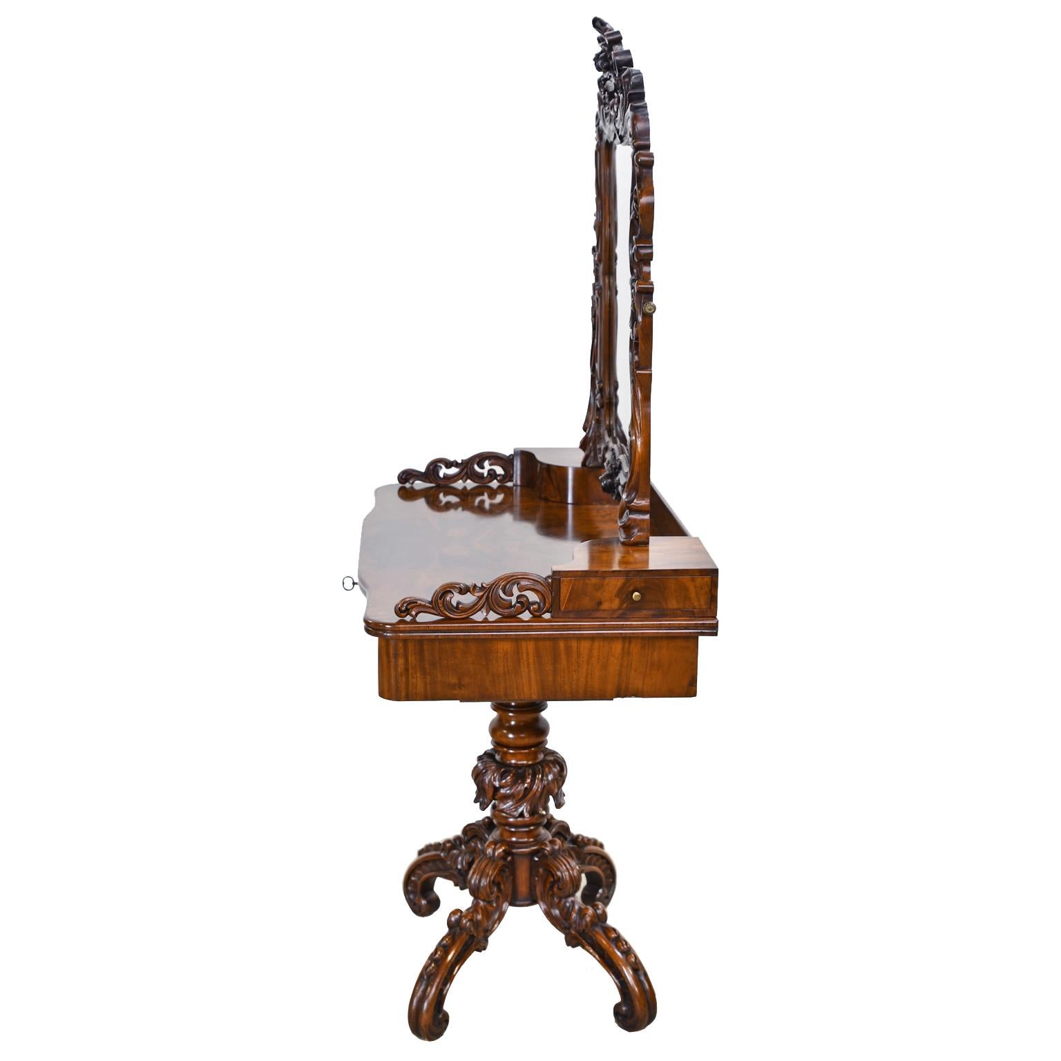 Louis-Philippe Table de toilette/meuble et miroir antique Karl Johan en acajou avec sculptures rococo en vente