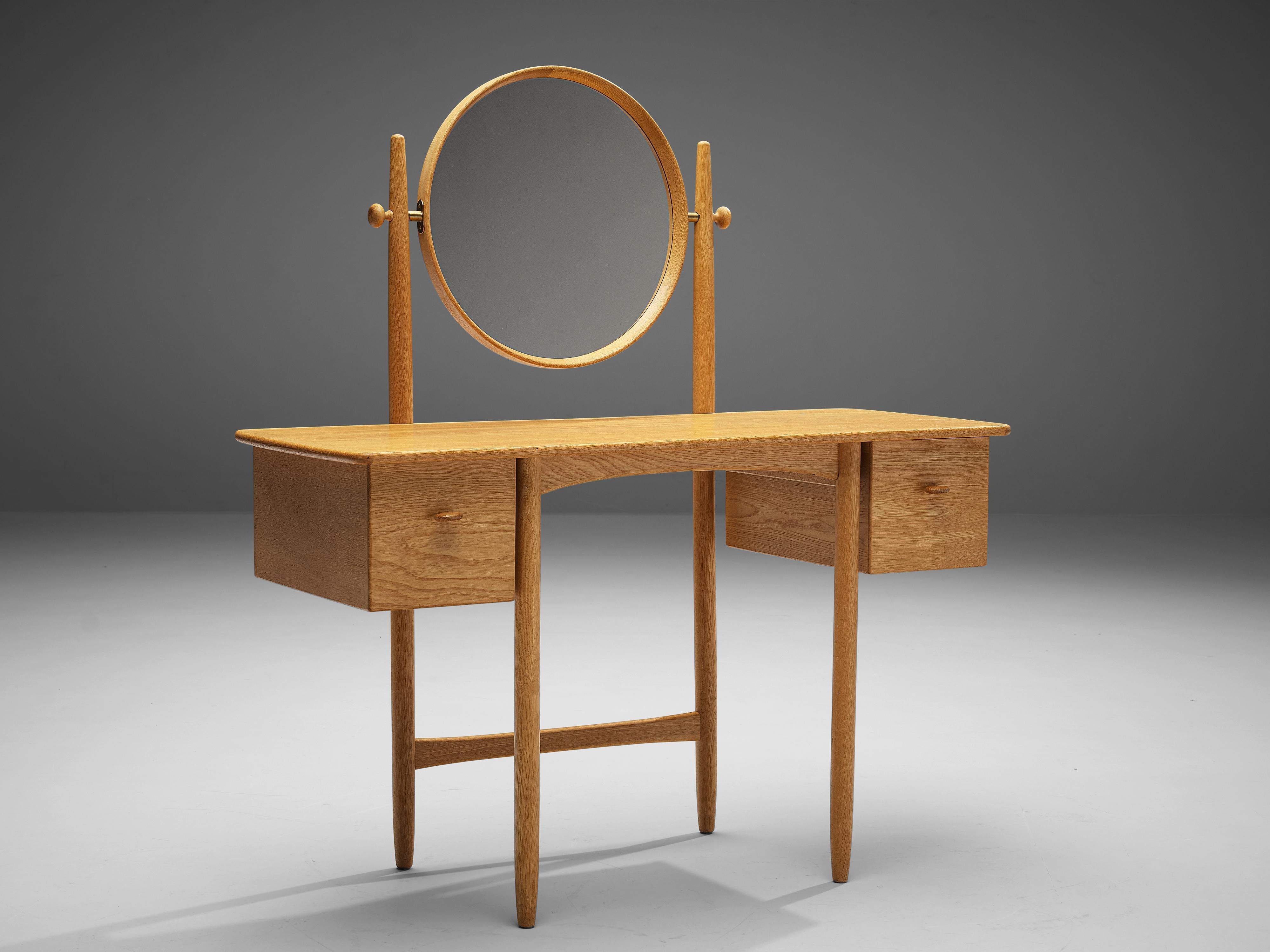 Sven Engström and Gunnar Myrstrand for Bodafors, dressing table, oak, glass, brass, Sweden, 1960s

Admirable dressing table by Swedish designers Sven Engström and Gunnar Myrstrand, manufactured by Bodafors in the 1960s. The clarity in lines and