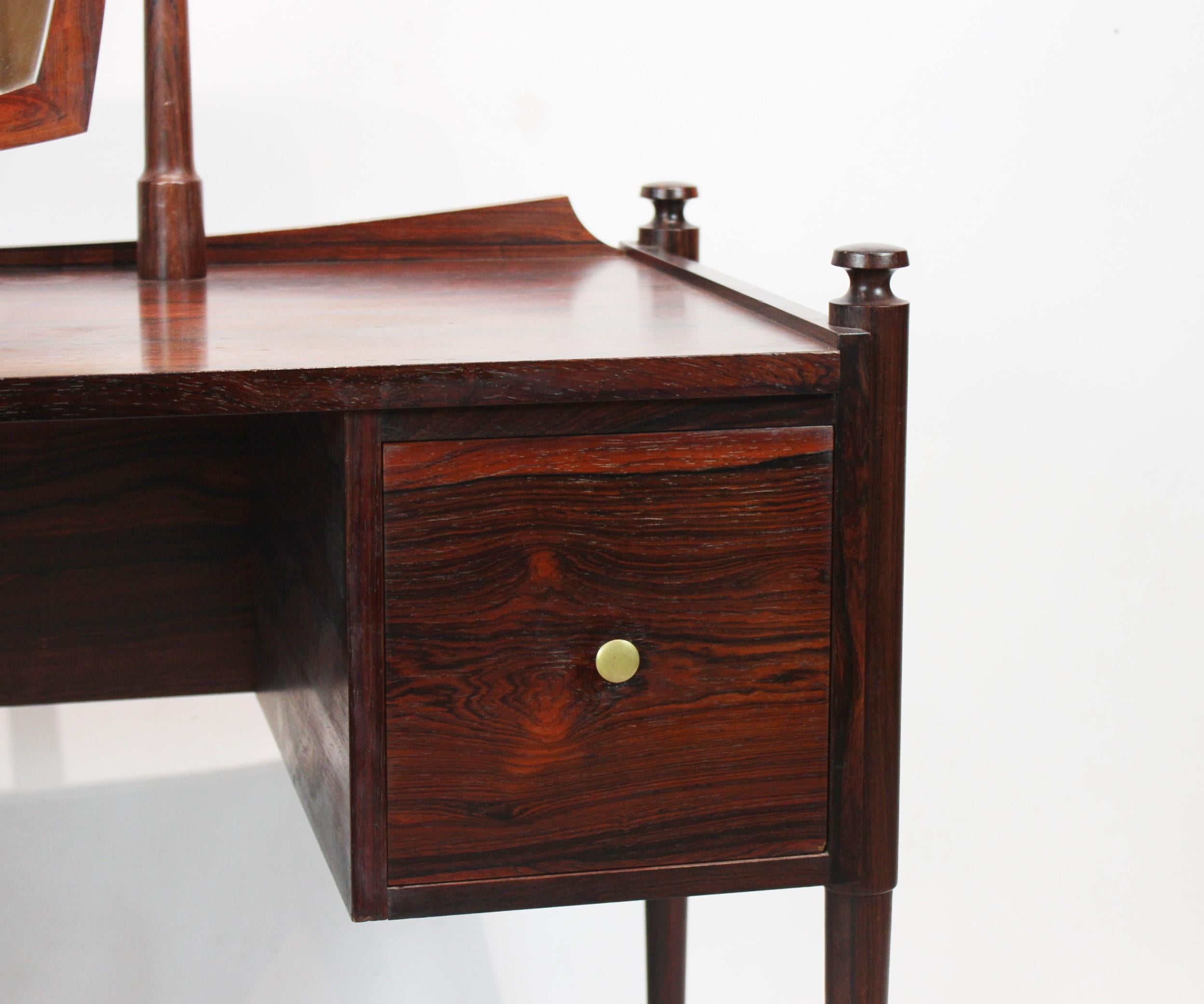 Dressing table in rosewood of Danish design from the 1960s. The table is in great vintage condition.