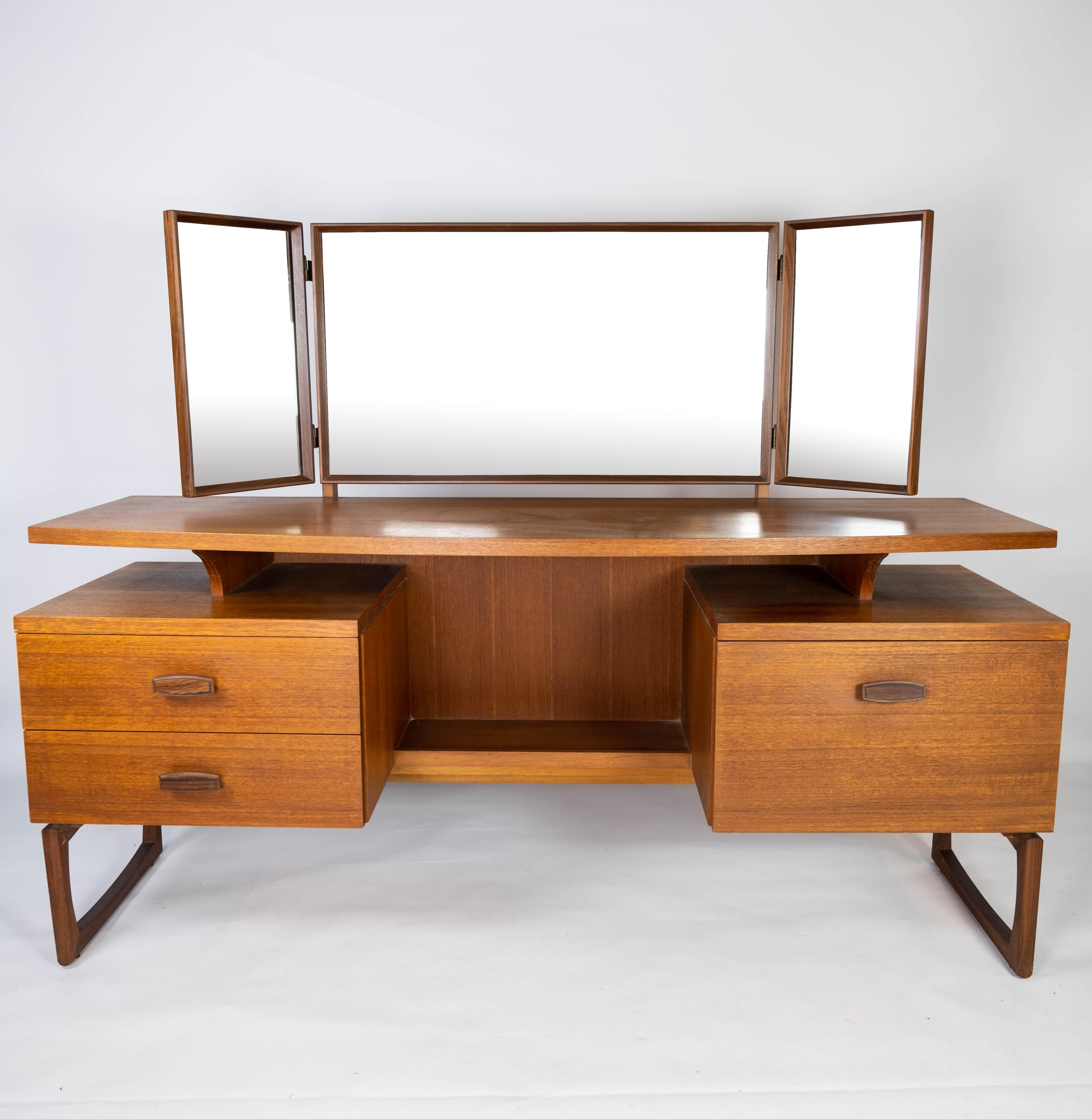 Dressing table in teak of danish design from the 1960s. The table is in great vintage condition.