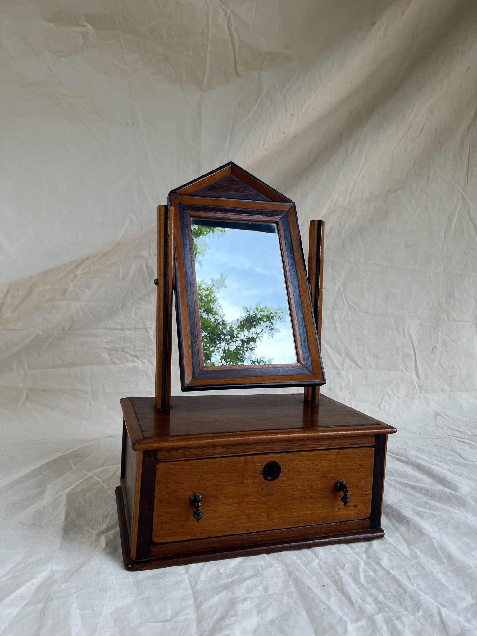 Dressing table, mahogany and other woods. Portugal 19th century.
