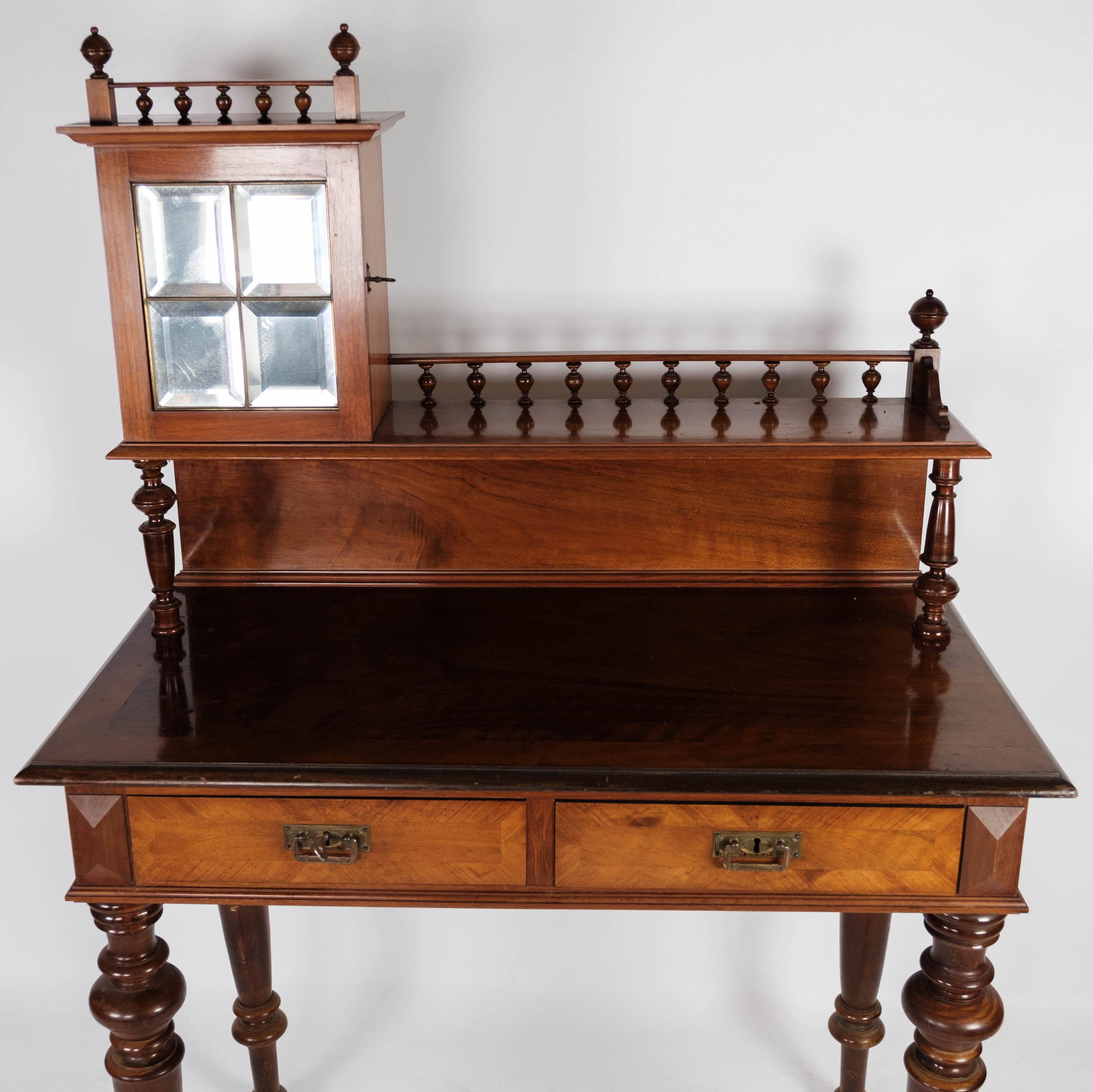 This dressing table, crafted from walnut with glass accents, is a magnificent example of 19th-century craftsmanship. Dating back to the 1880s, it exudes the charm and elegance of the Victorian era.

The rich tones of the walnut wood lend a sense of
