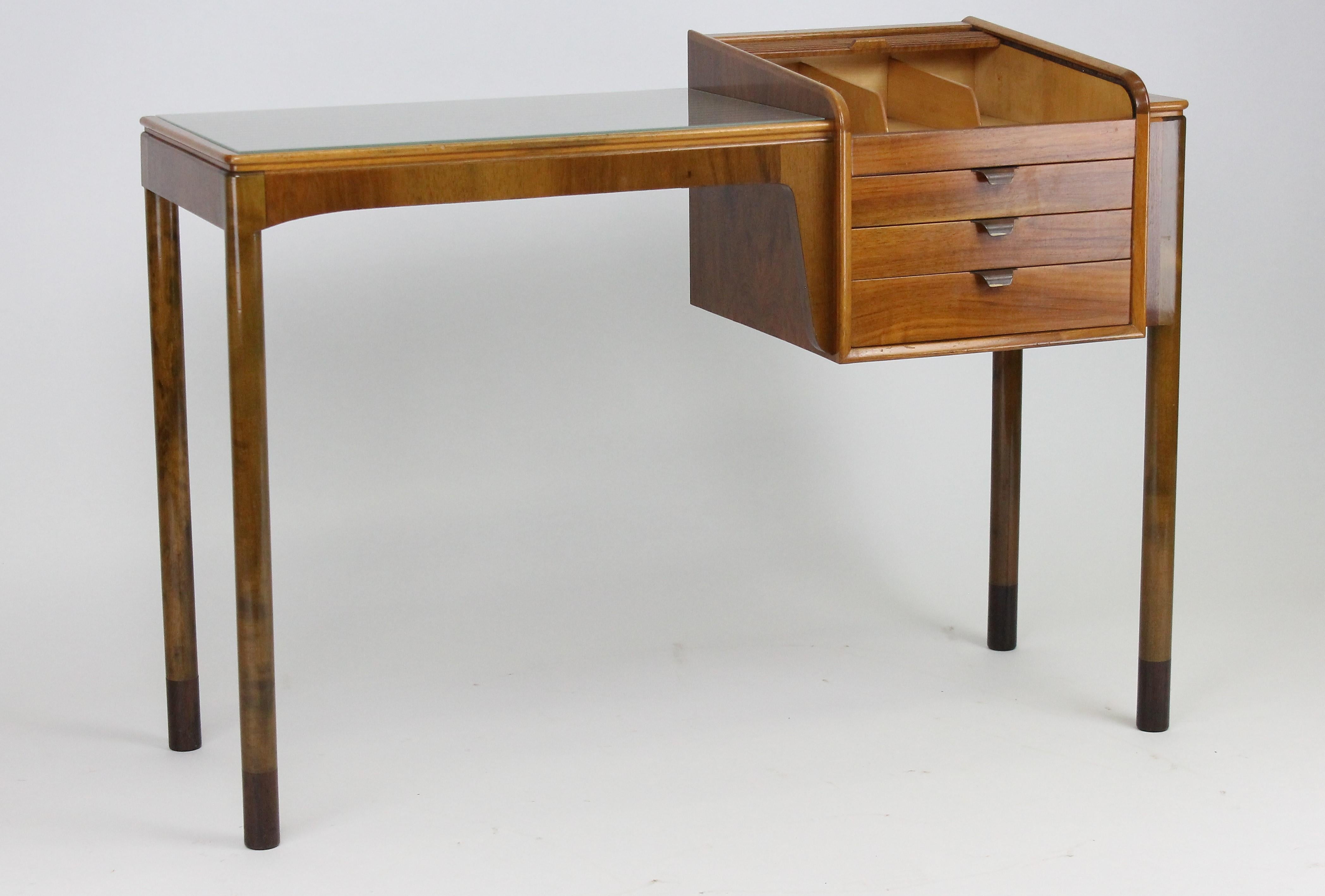 Very nice and unusual dressing table attributed to Carl-Axel Acking.
If you remove the mirror you can use this piece as a small writing desk.
Perfect for a laptop.
Nice original condition.
Height without the mirror, 76cm. The mirror is