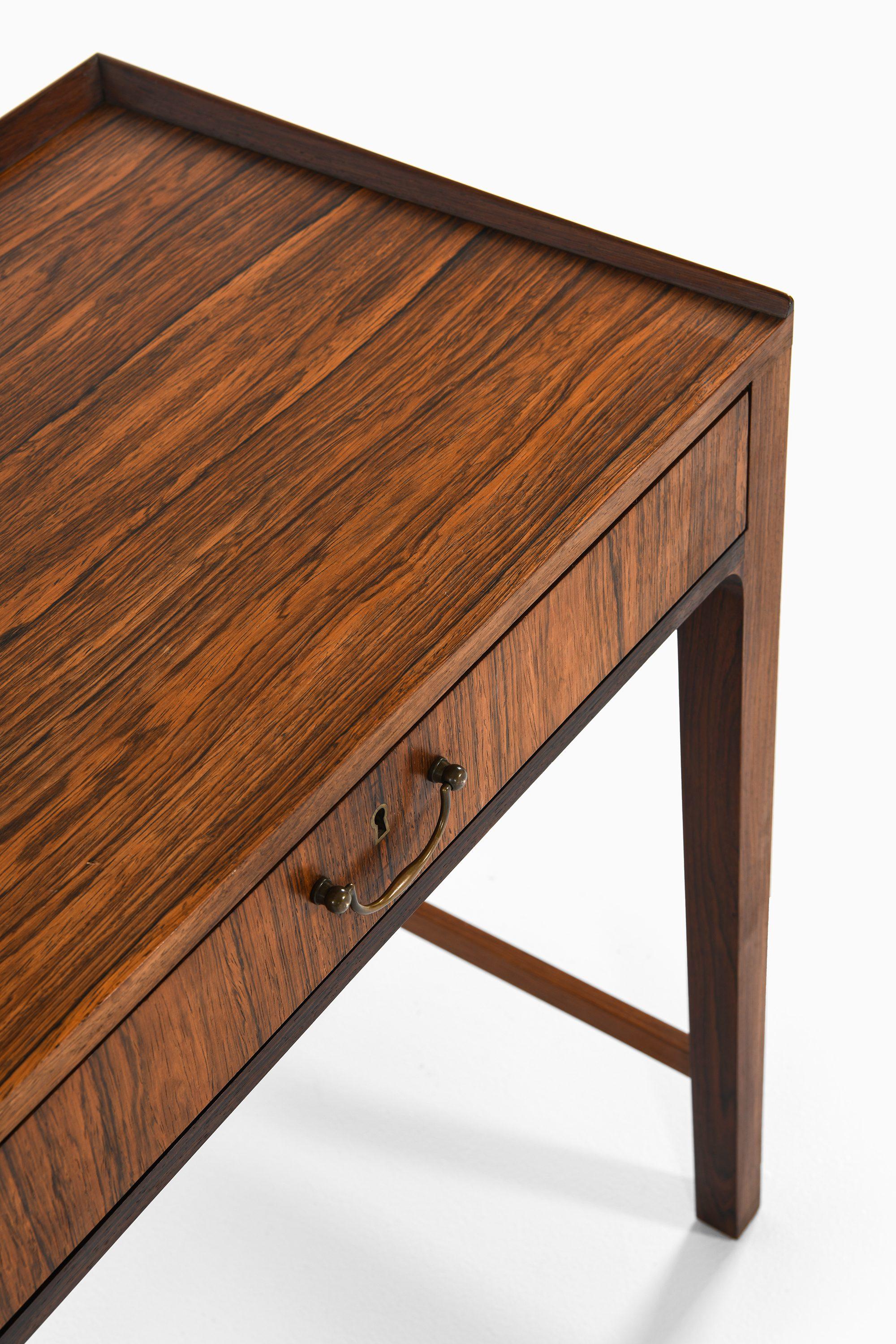 XX secolo Tavolino da toilette / Vanity / Bureau in palissandro e ottone di Frode Holm, anni 1950 in vendita
