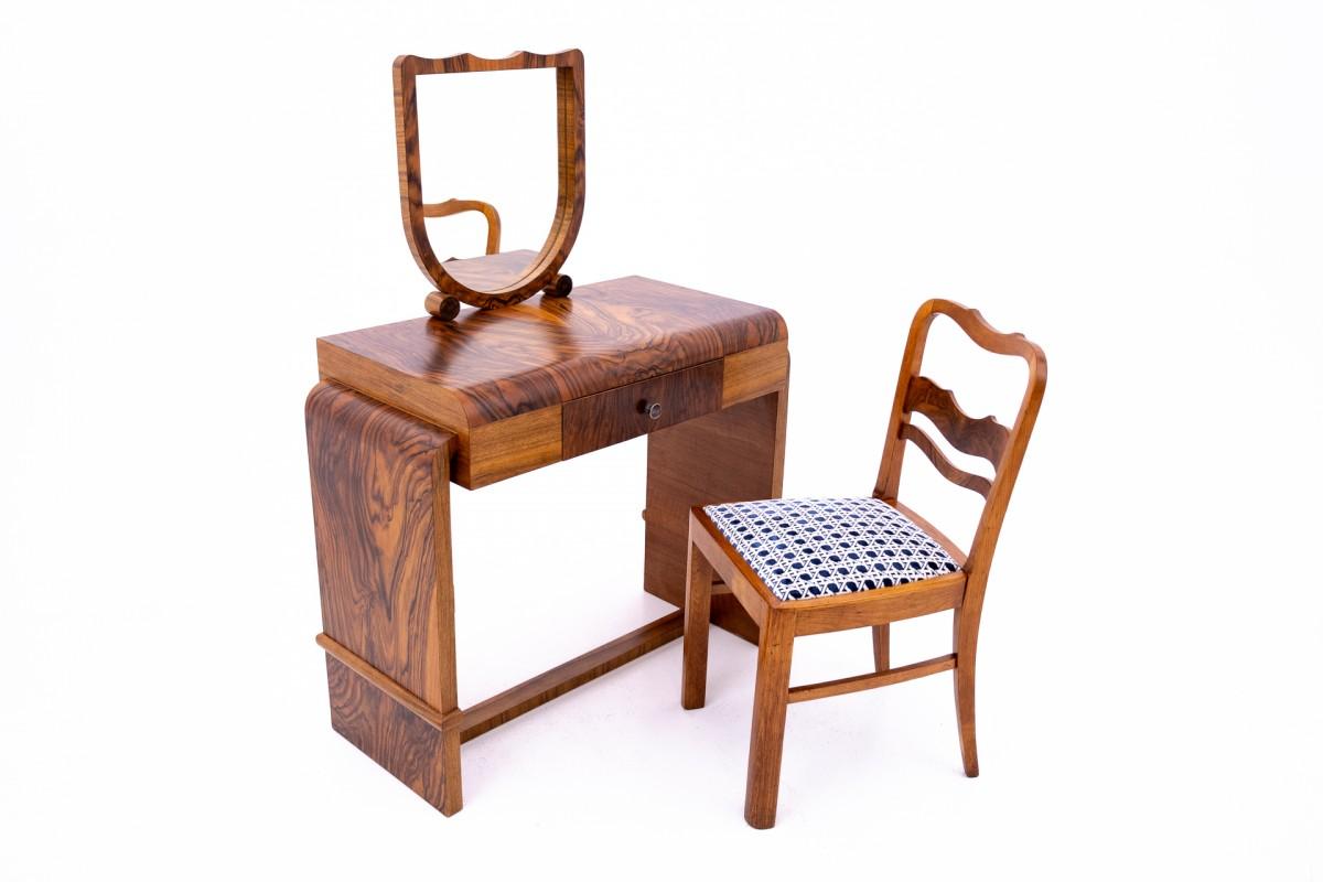 A dressing table and a chair in the Art Deco style from the 1940s, Poland.

Dimensions:

Chair: height 86 cm / seat height. 46 cm / width 46 cm / depth 52 cm

Dressing table: height 130 cm / width 94 cm / depth 46 cm