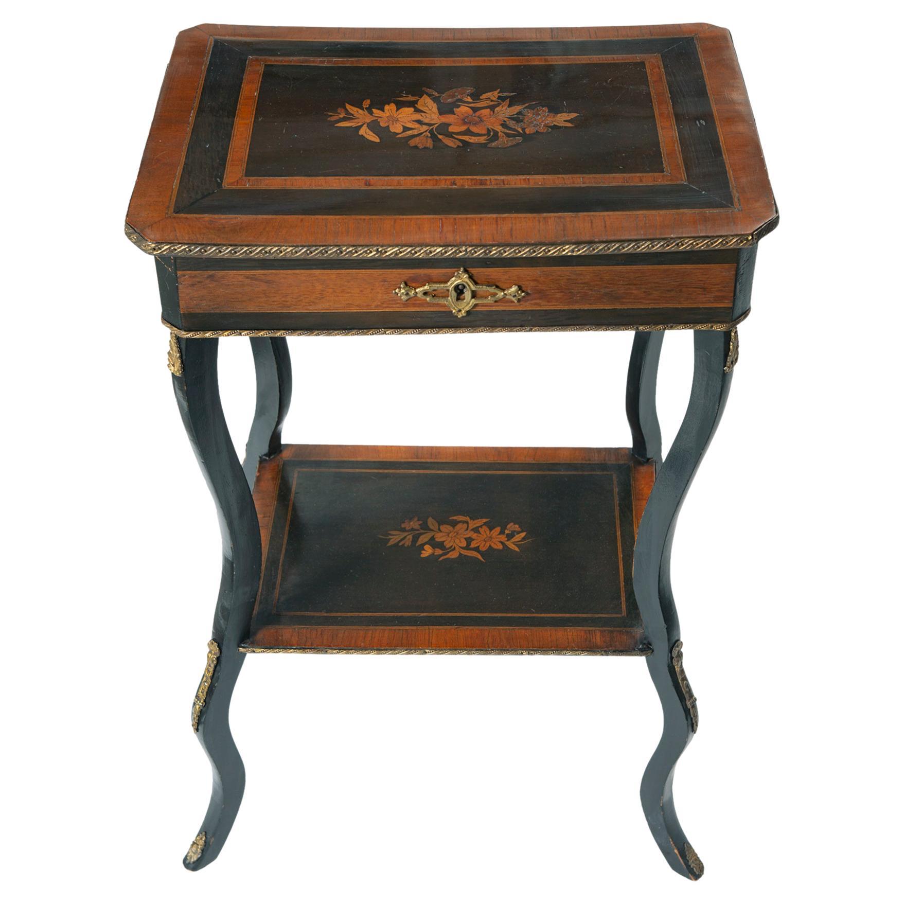 Late 19th Century Dressing Table with Locked Compartment For Sale
