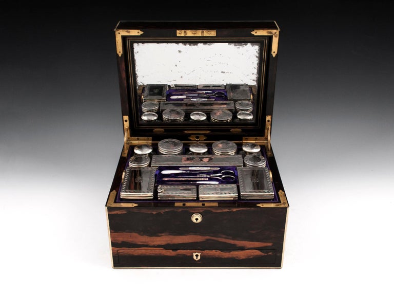 Dressing Vanity Countess Coromandel Silver Box For Sale at 1stdibs