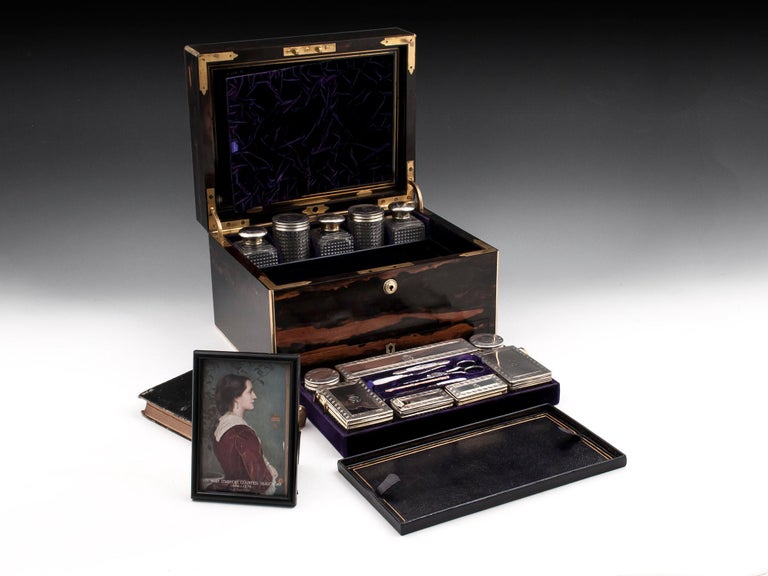 Dressing Vanity Countess Coromandel Silver Box For Sale at 1stdibs