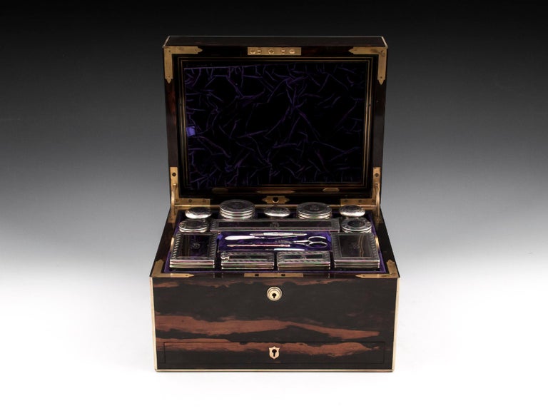 Dressing Vanity Countess Coromandel Silver Box For Sale at 1stdibs