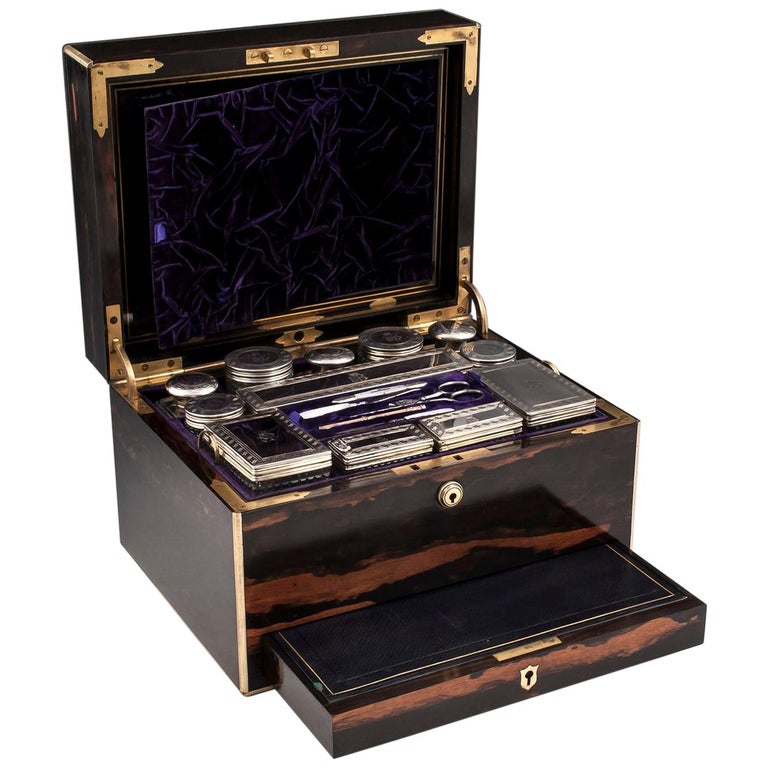 Dressing Vanity Countess Coromandel Silver Box For Sale at 1stdibs
