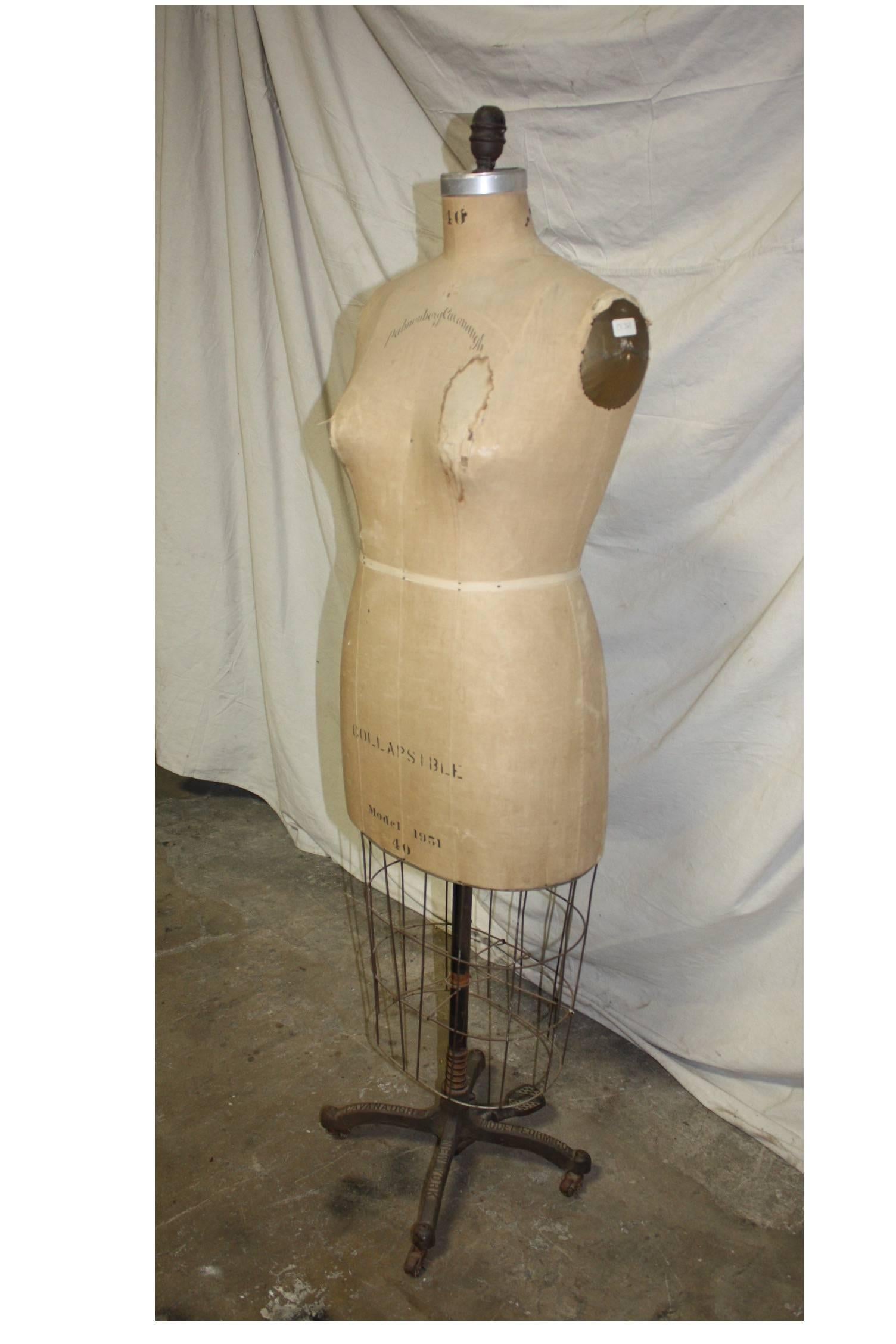 Dressmaker's Dummy In Good Condition For Sale In Stockbridge, GA