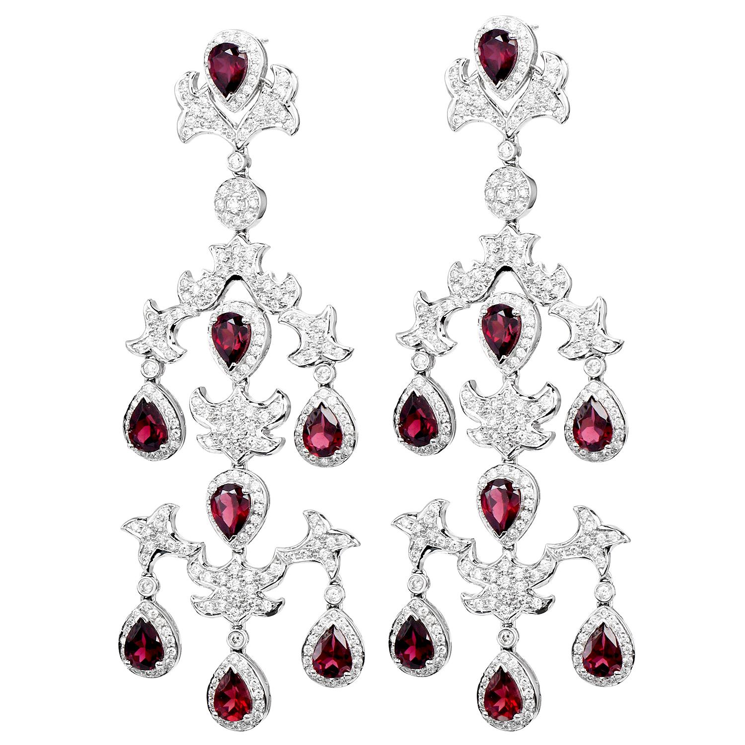 Dressy Diamond  Garnet 18K Gold Long Chandelier Dangle Earrings   In Excellent Condition For Sale In Miami, FL