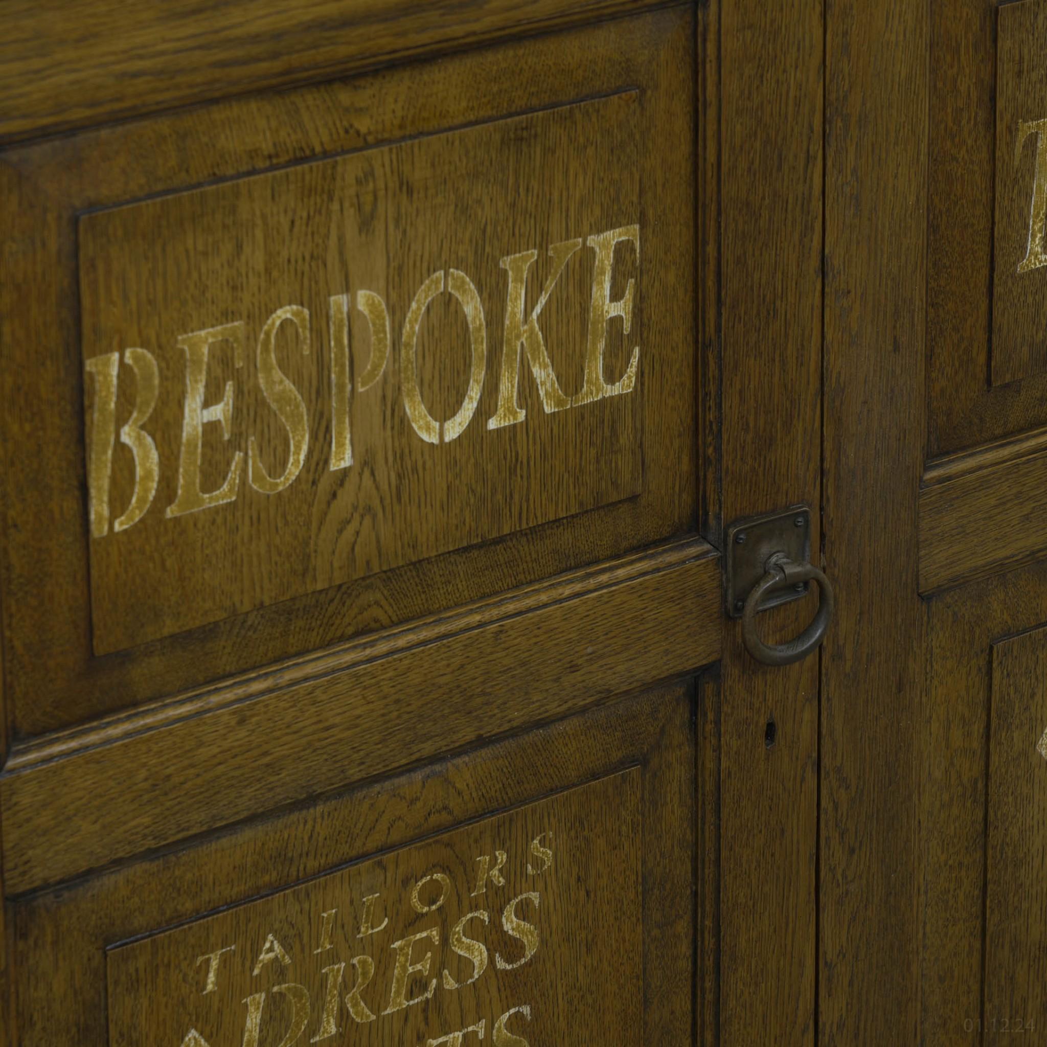 Drew & Sons Oak Oak Cabinet Shop Fitting Reclaimed Chest (Coffre récupéré) Bon état - En vente à Potters Bar, GB