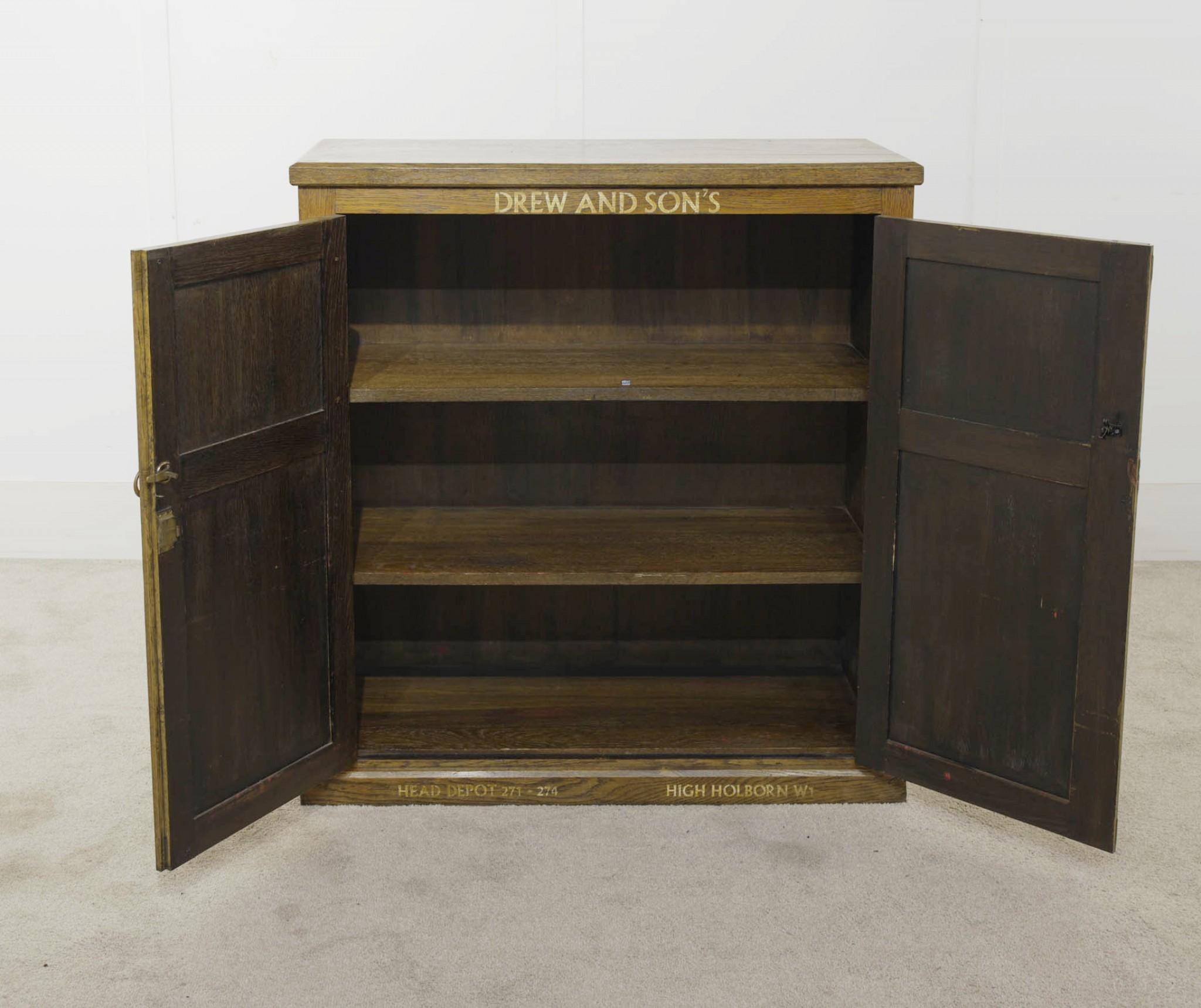 Bois Drew & Sons Oak Oak Cabinet Shop Fitting Reclaimed Chest (Coffre récupéré) en vente