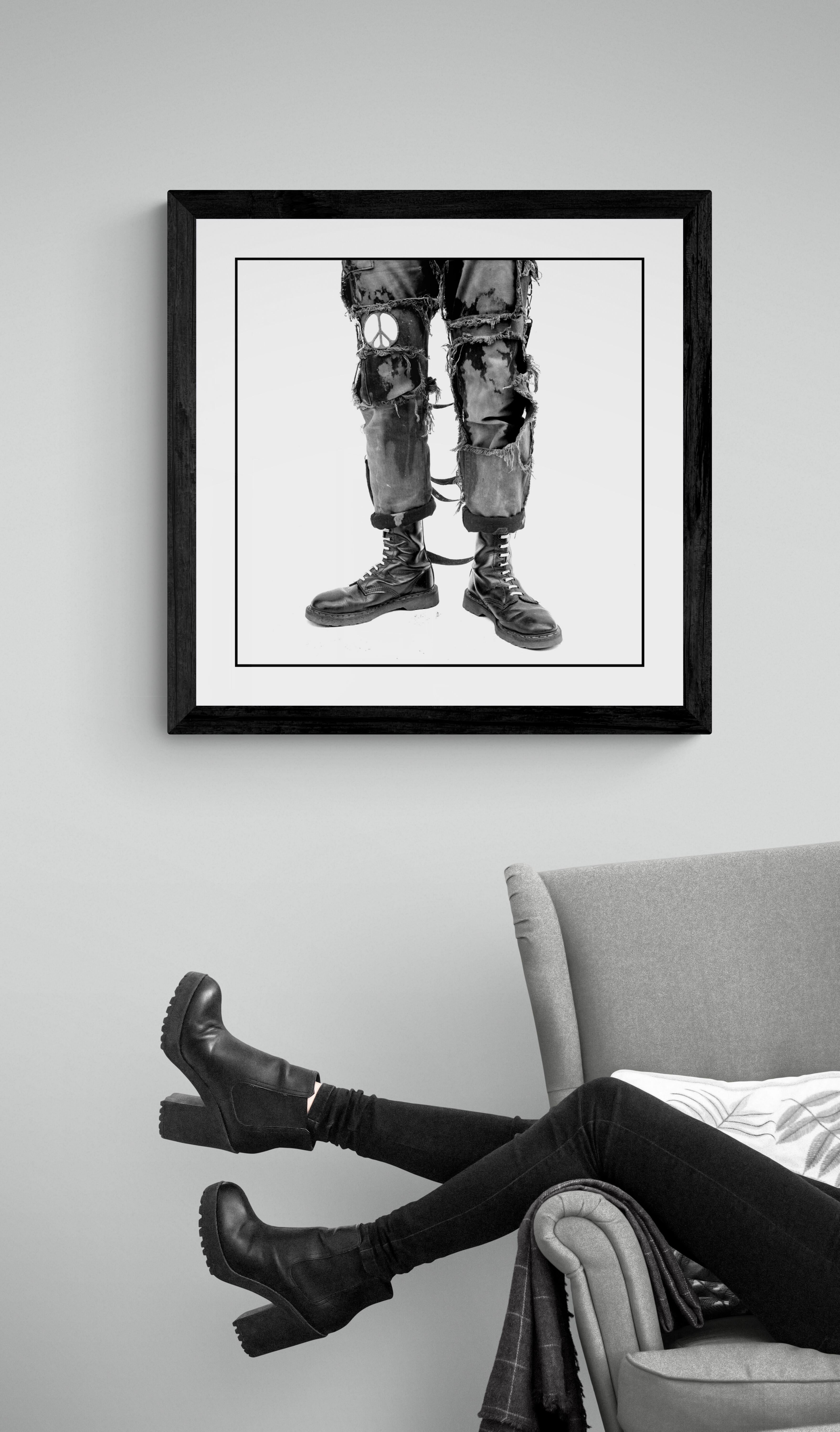 Pantalon Peace de Drew Carolan - Photographie de mode punk en vente 1